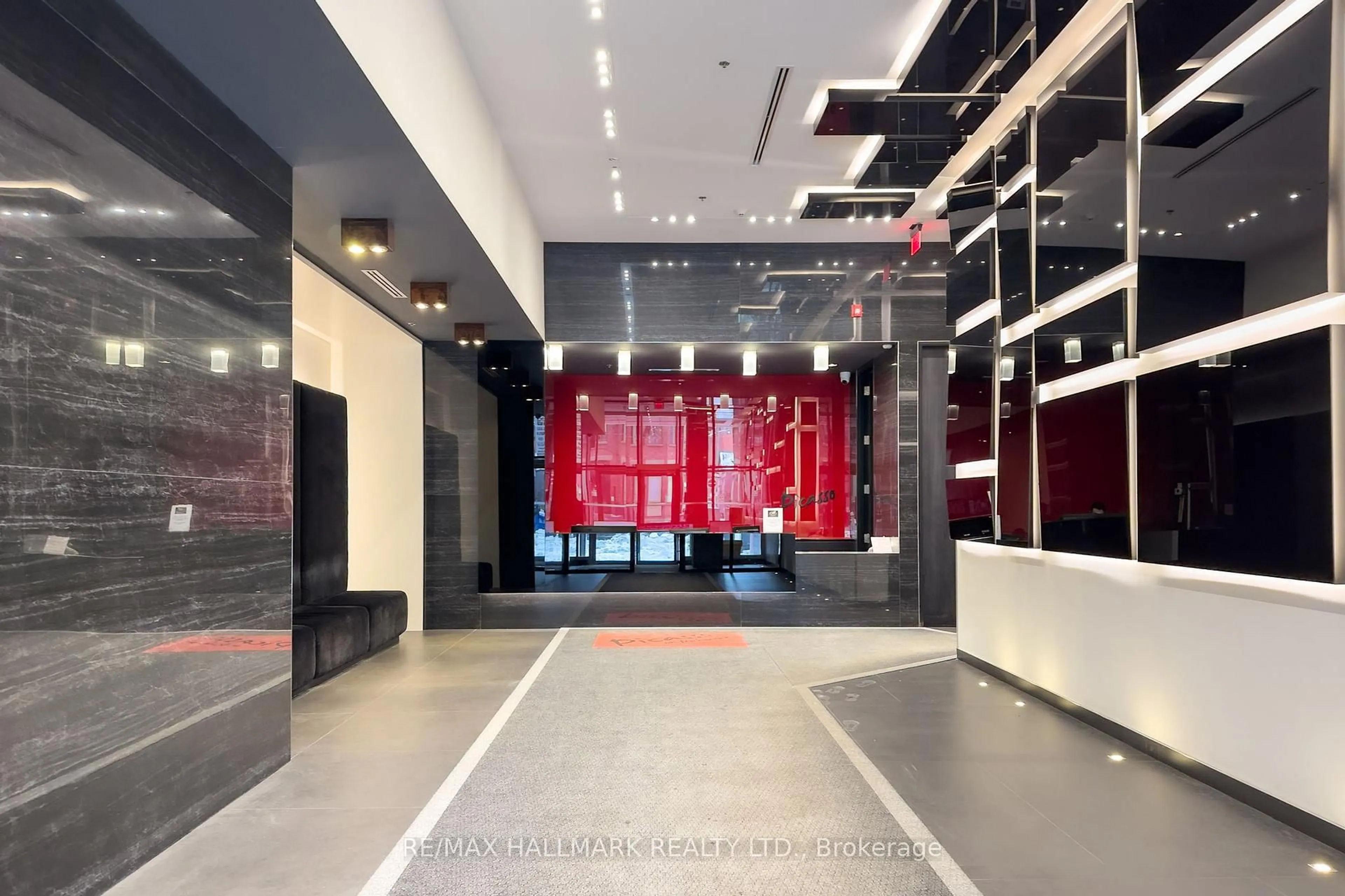 Indoor foyer for 318 Richmond St #902, Toronto Ontario M5V 0B4