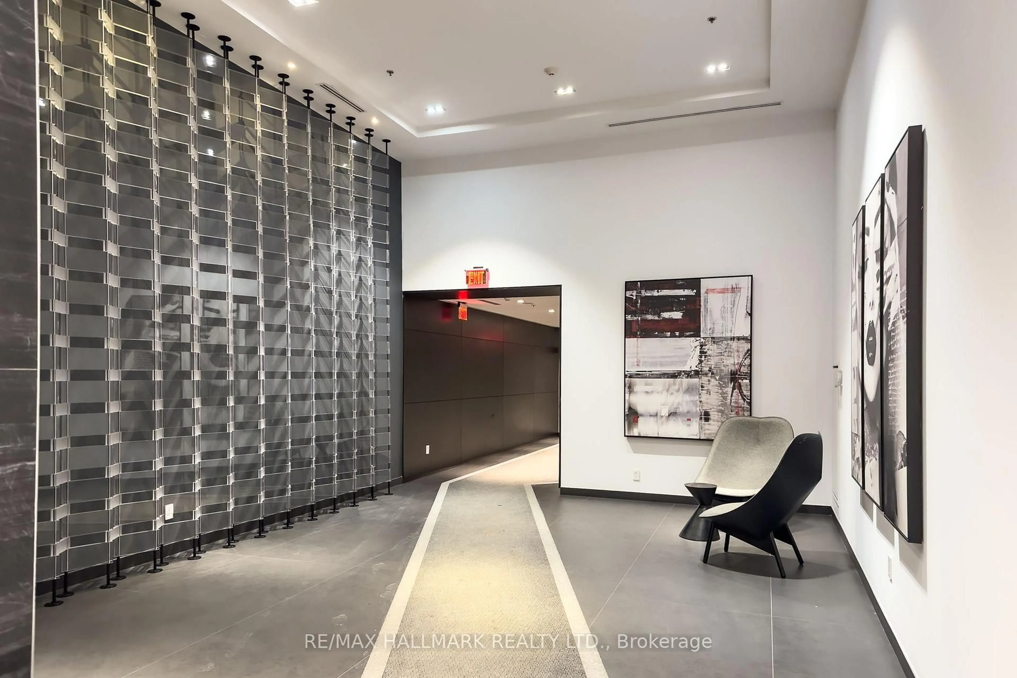 Indoor foyer for 318 Richmond St #902, Toronto Ontario M5V 0B4