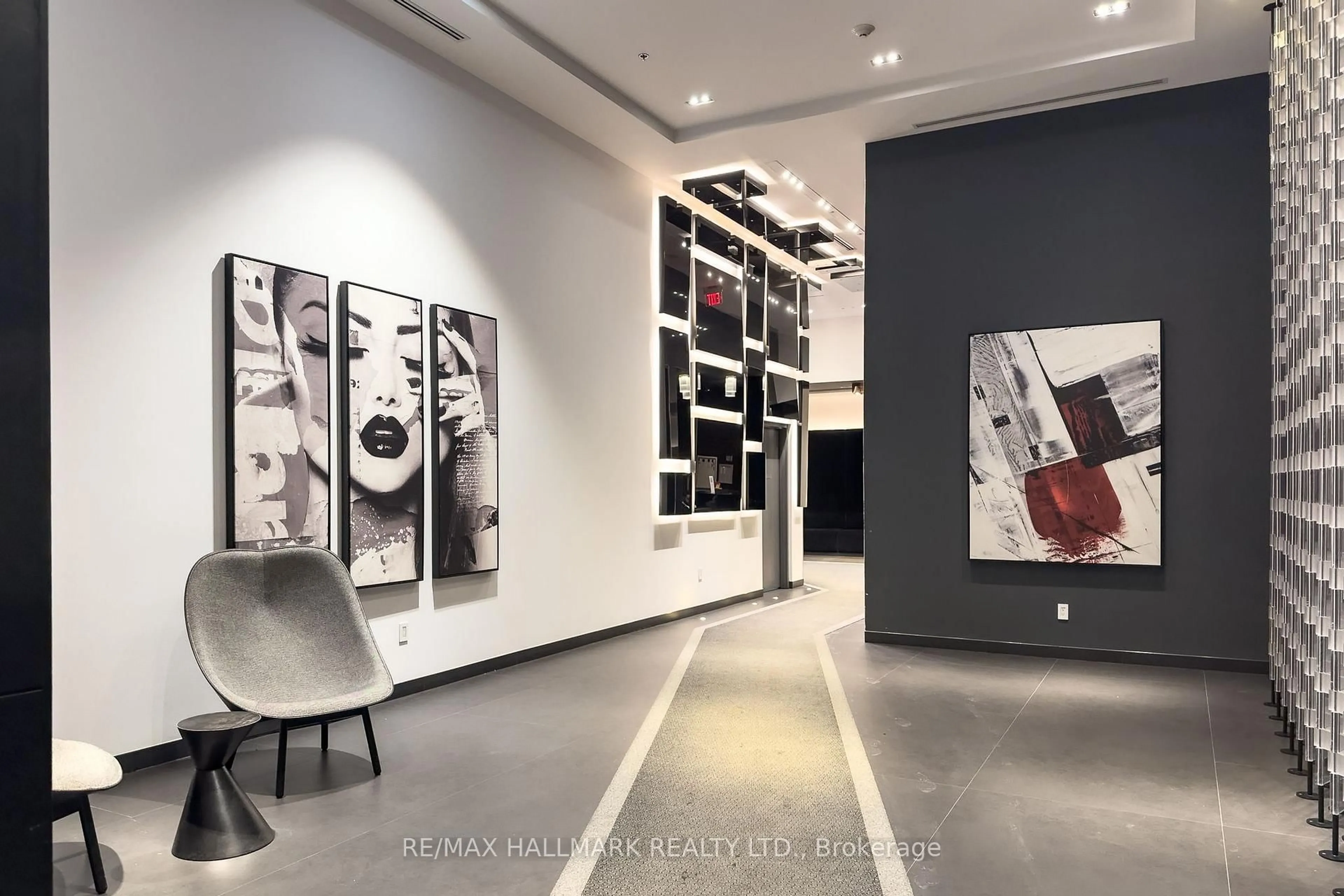 Indoor foyer for 318 Richmond St #902, Toronto Ontario M5V 0B4