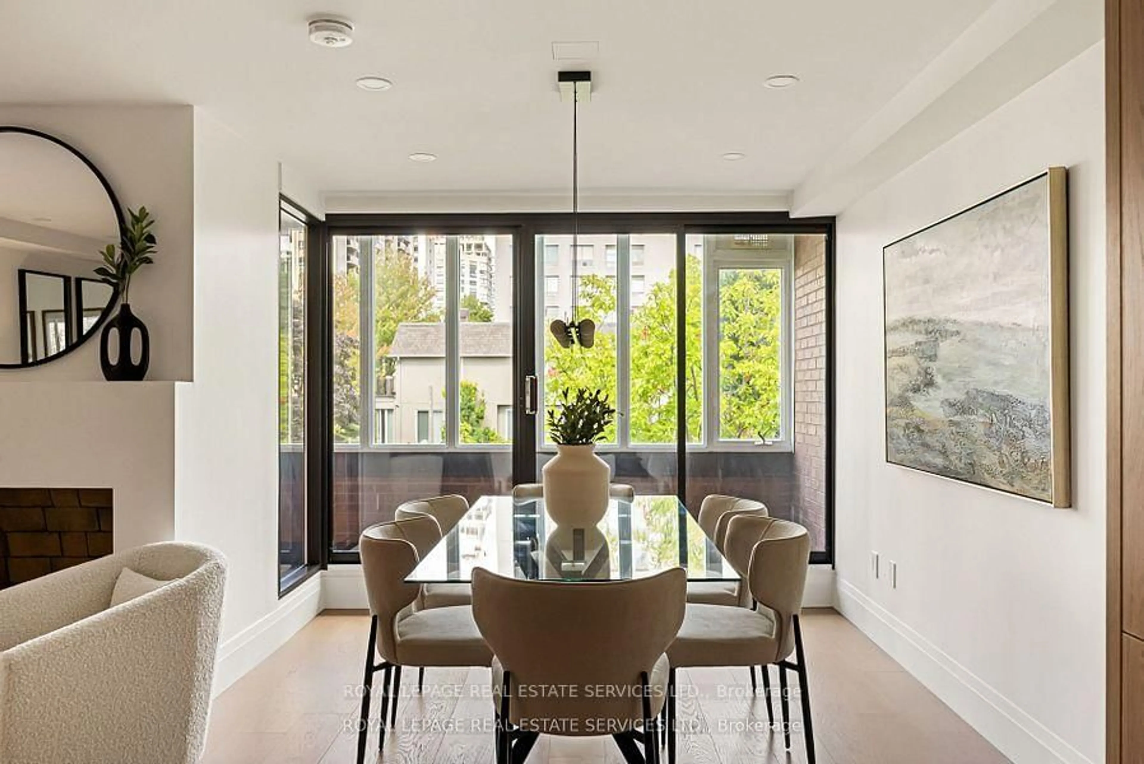 Dining room, unknown for 349 St Clair Ave #402, Toronto Ontario M5P 1N3