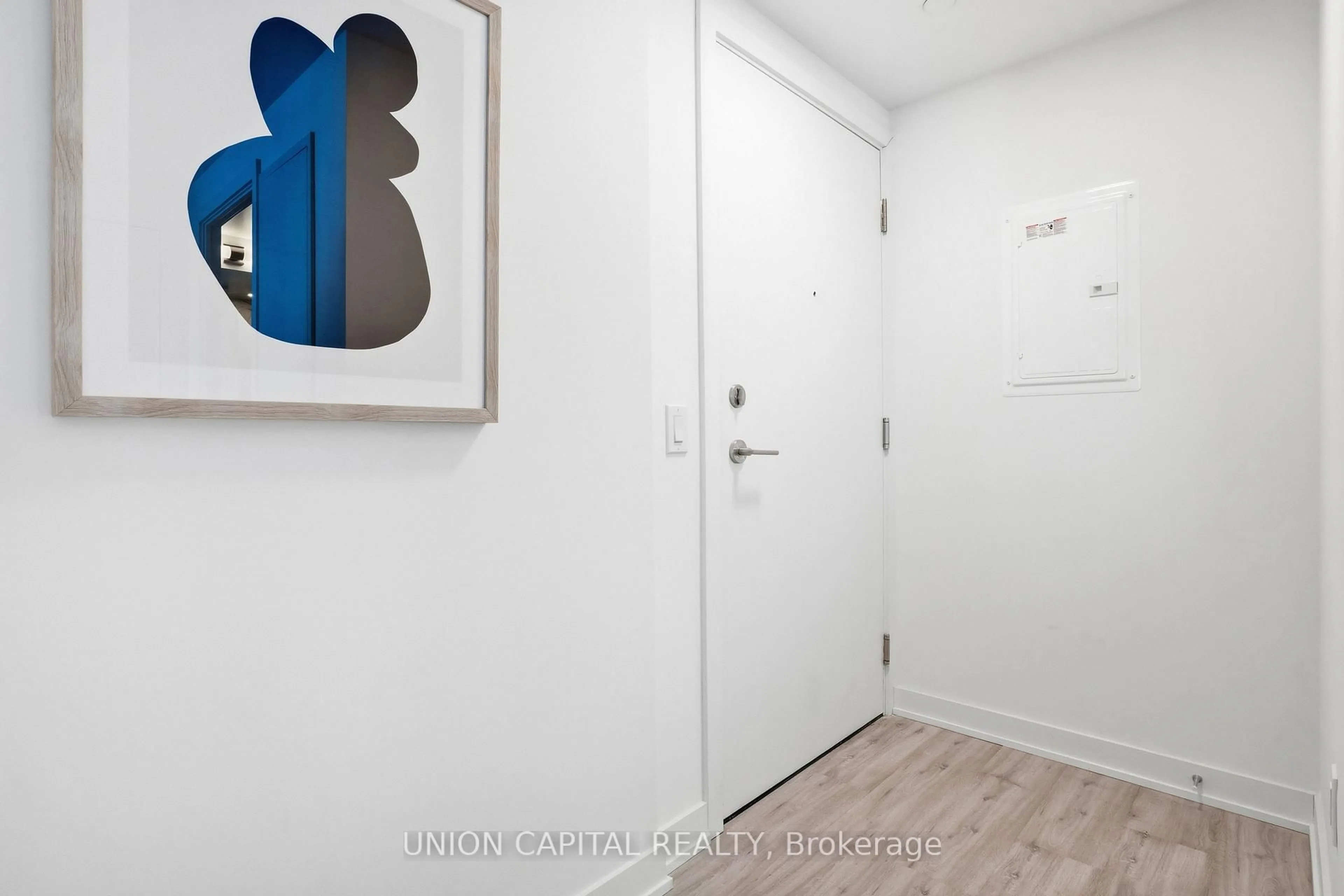 Indoor entryway for 252 Church St #2611, Toronto Ontario M5B 0E6