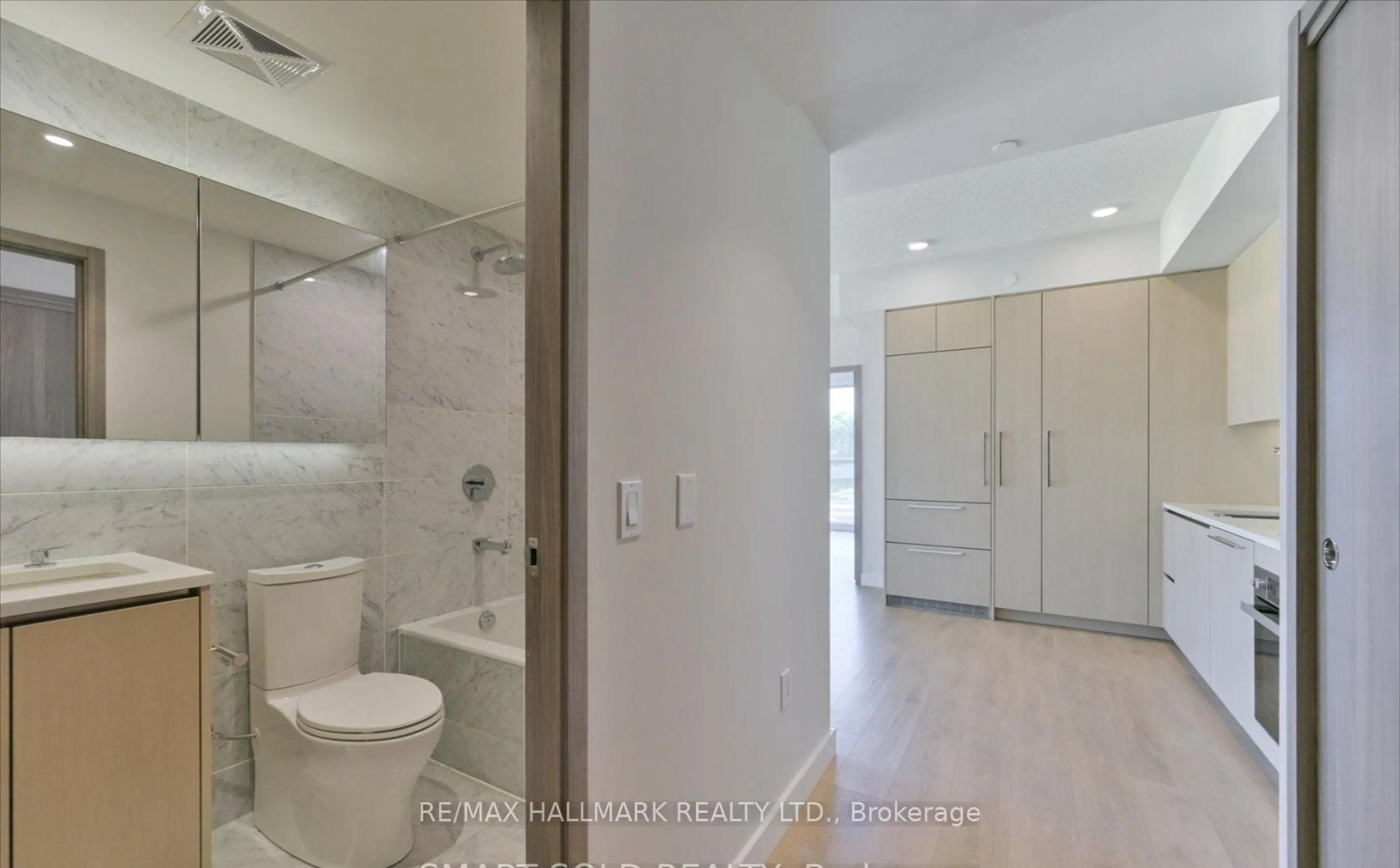 Standard bathroom, ceramic/tile floor for 85 McMahon Dr #709, Toronto Ontario M2K 0H1