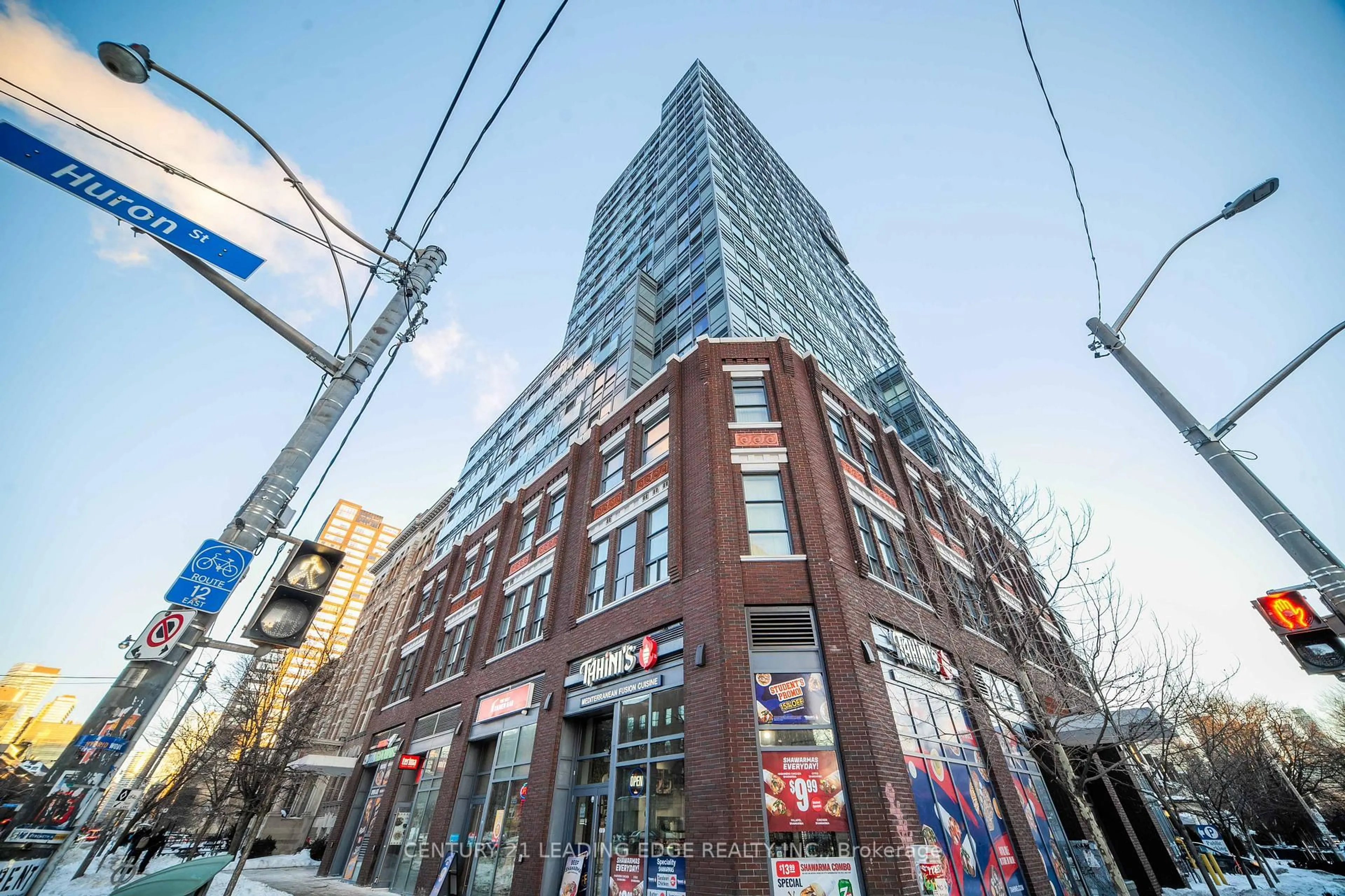 Patio, building for 181 Huron St #1605, Toronto Ontario M5T 0C1