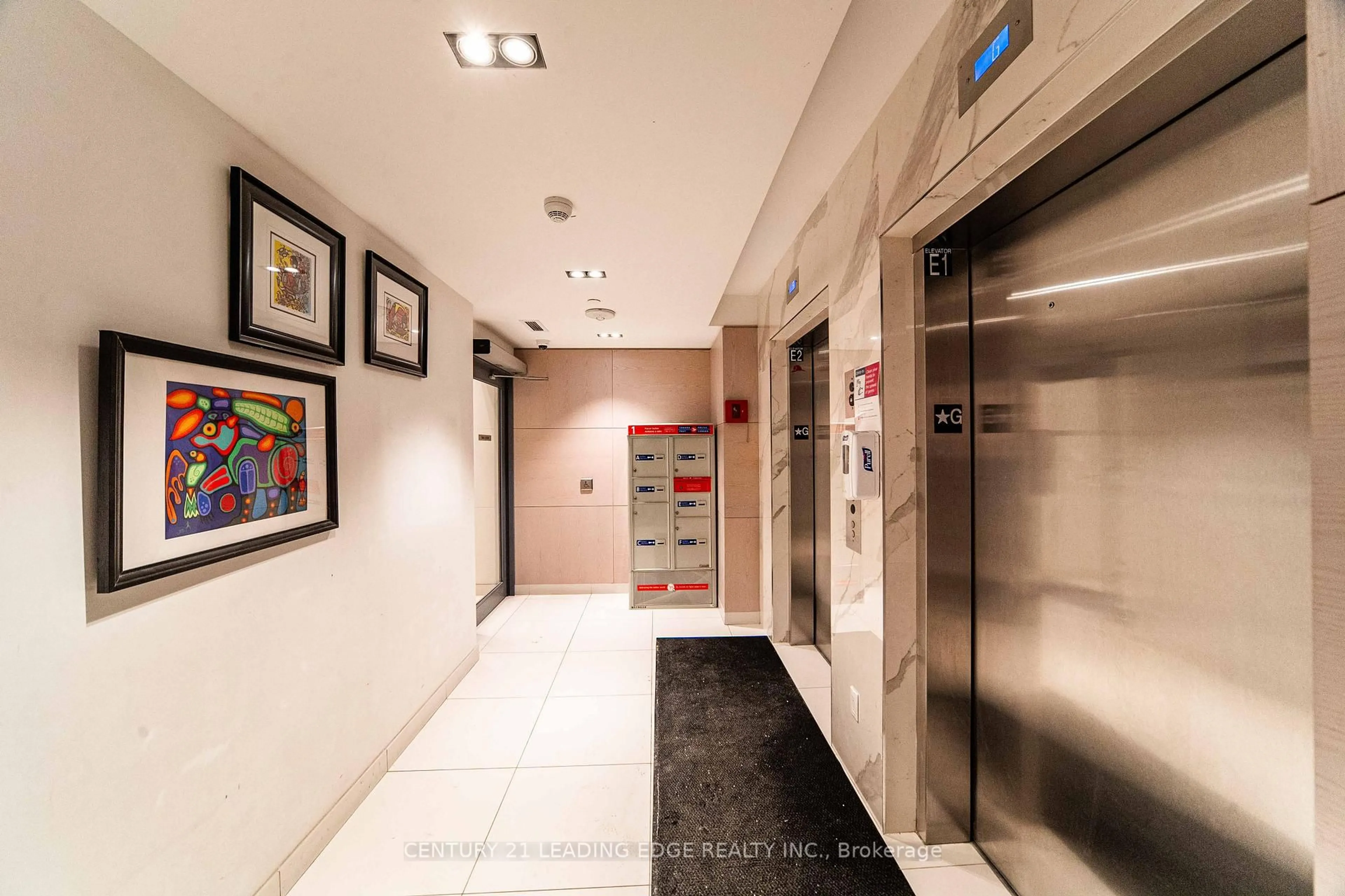 Indoor foyer for 181 Huron St #1605, Toronto Ontario M5T 0C1
