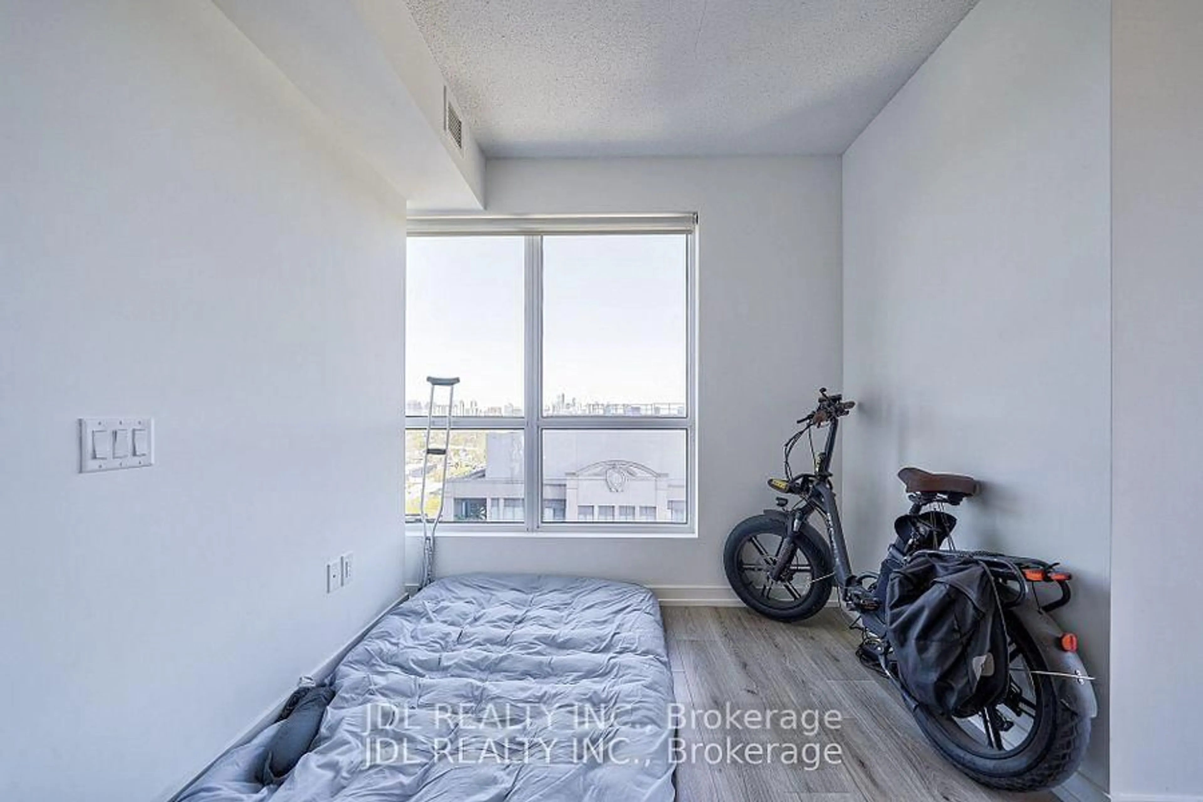 A pic of a room for 395 Bloor St #1608, Toronto Ontario M4W 0B4
