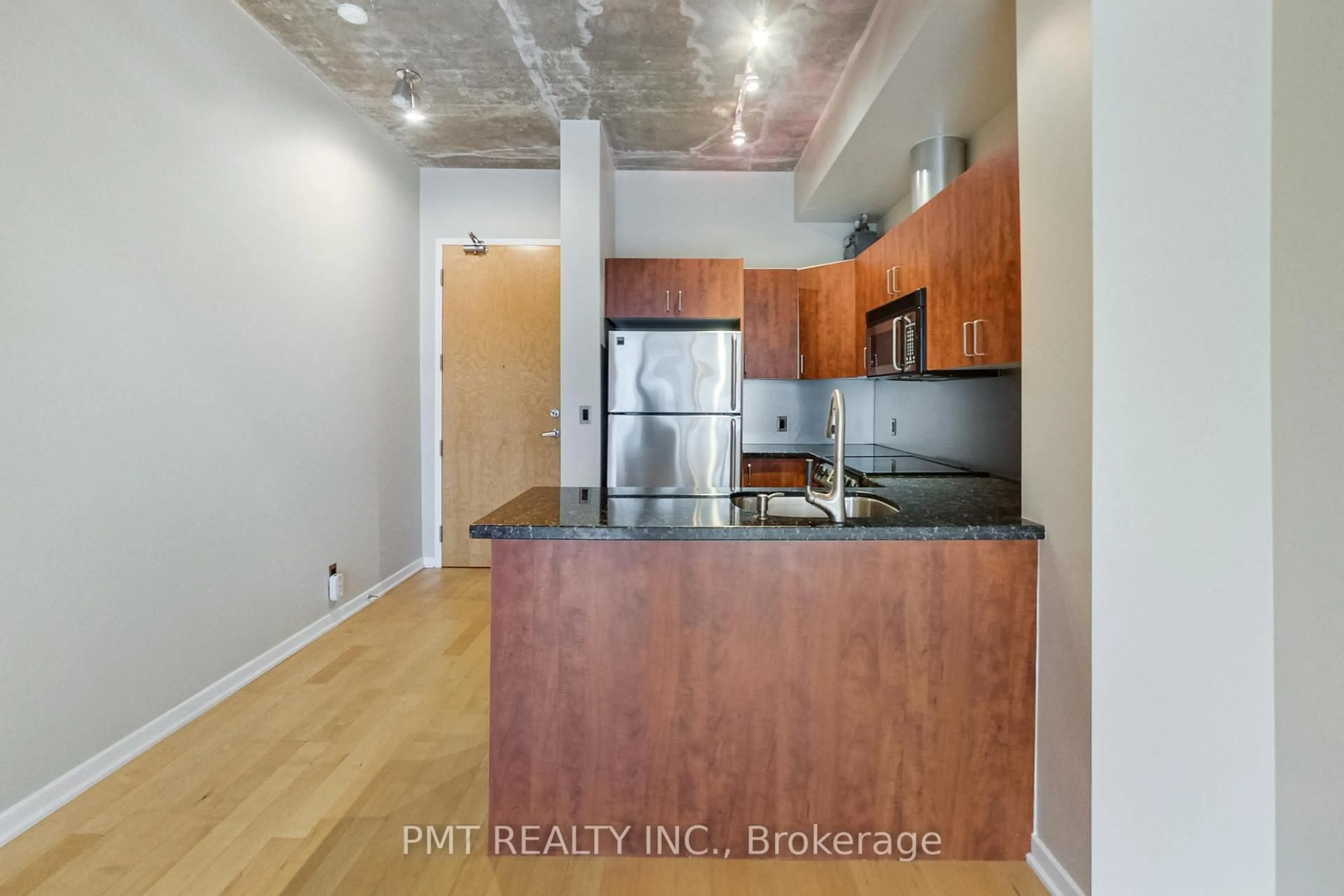 Standard kitchen, unknown for 388 Richmond St #905, Toronto Ontario M5V 3P1