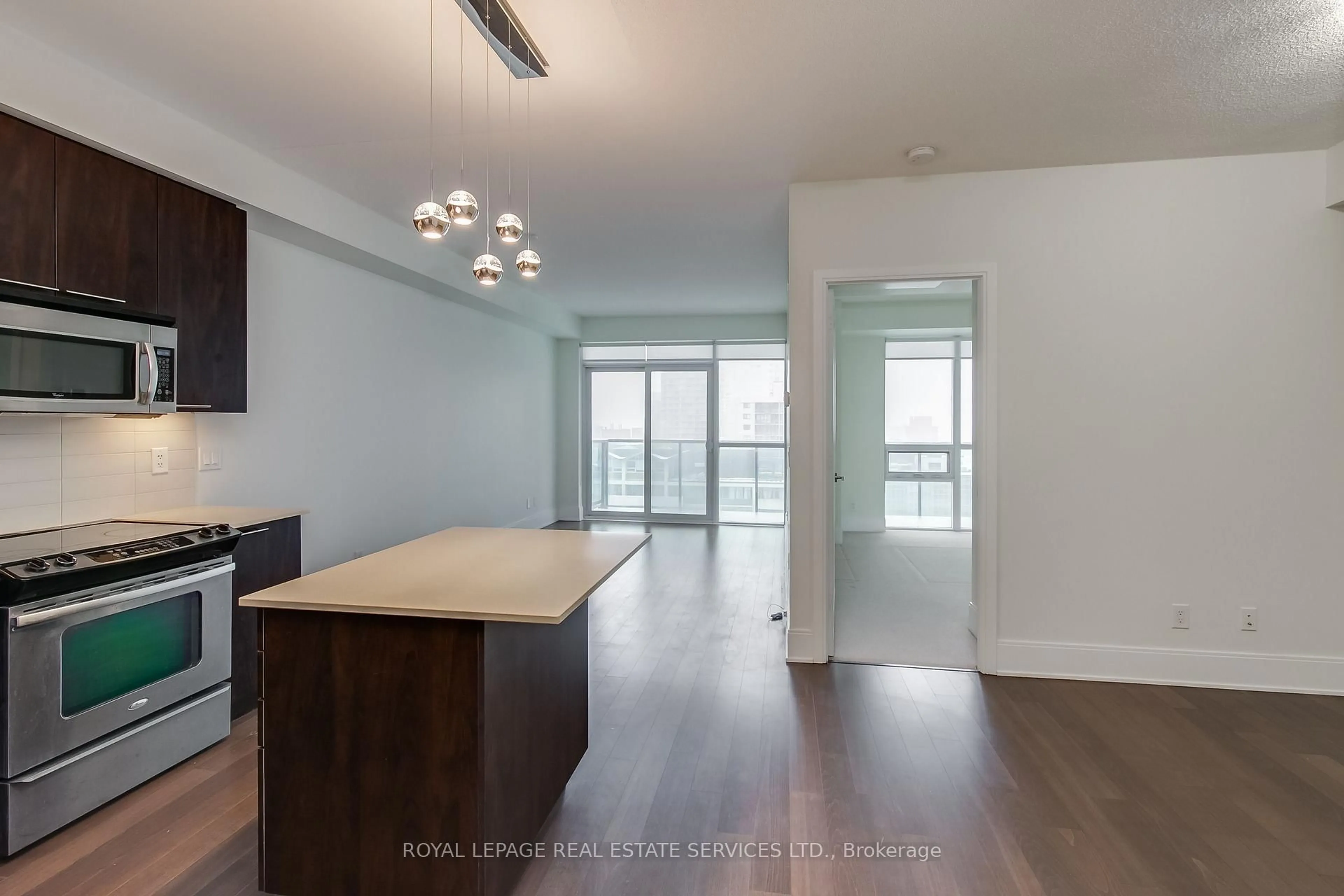 Open concept kitchen, wood/laminate floor for 25 Broadway Ave #1408, Toronto Ontario M4P 1T7
