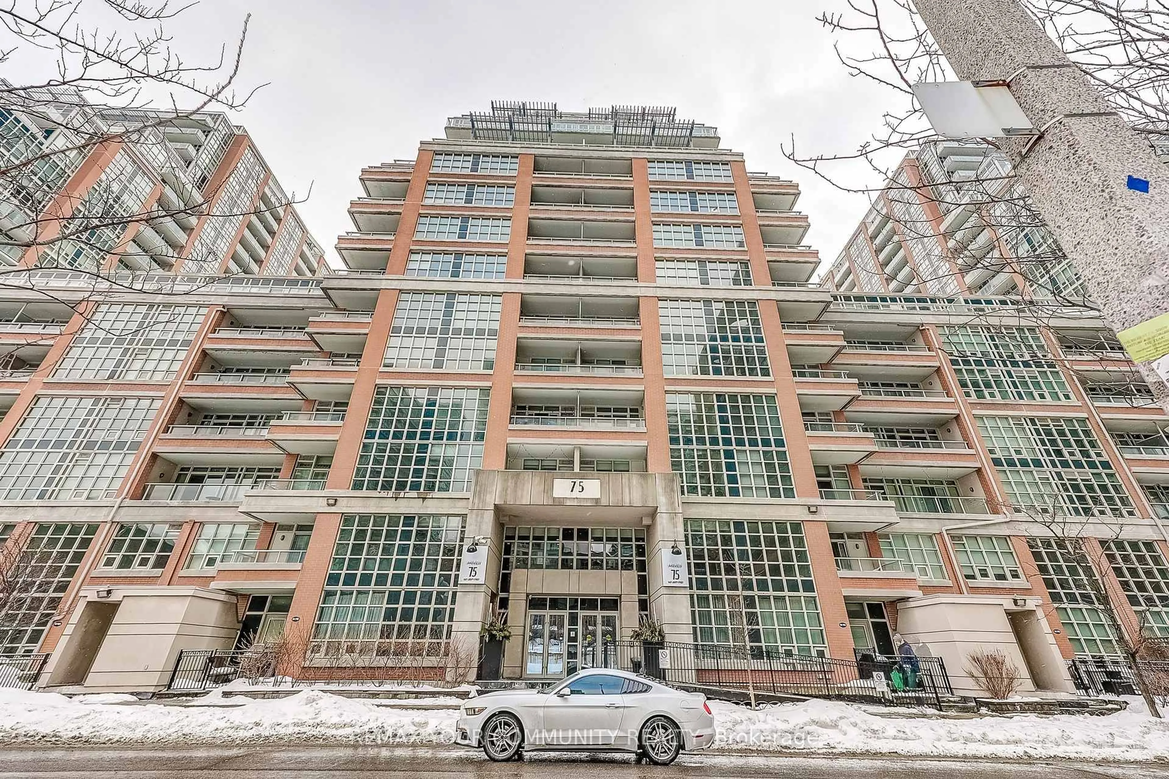 Indoor foyer for 75 East Liberty St #901, Toronto Ontario M6K 0A2