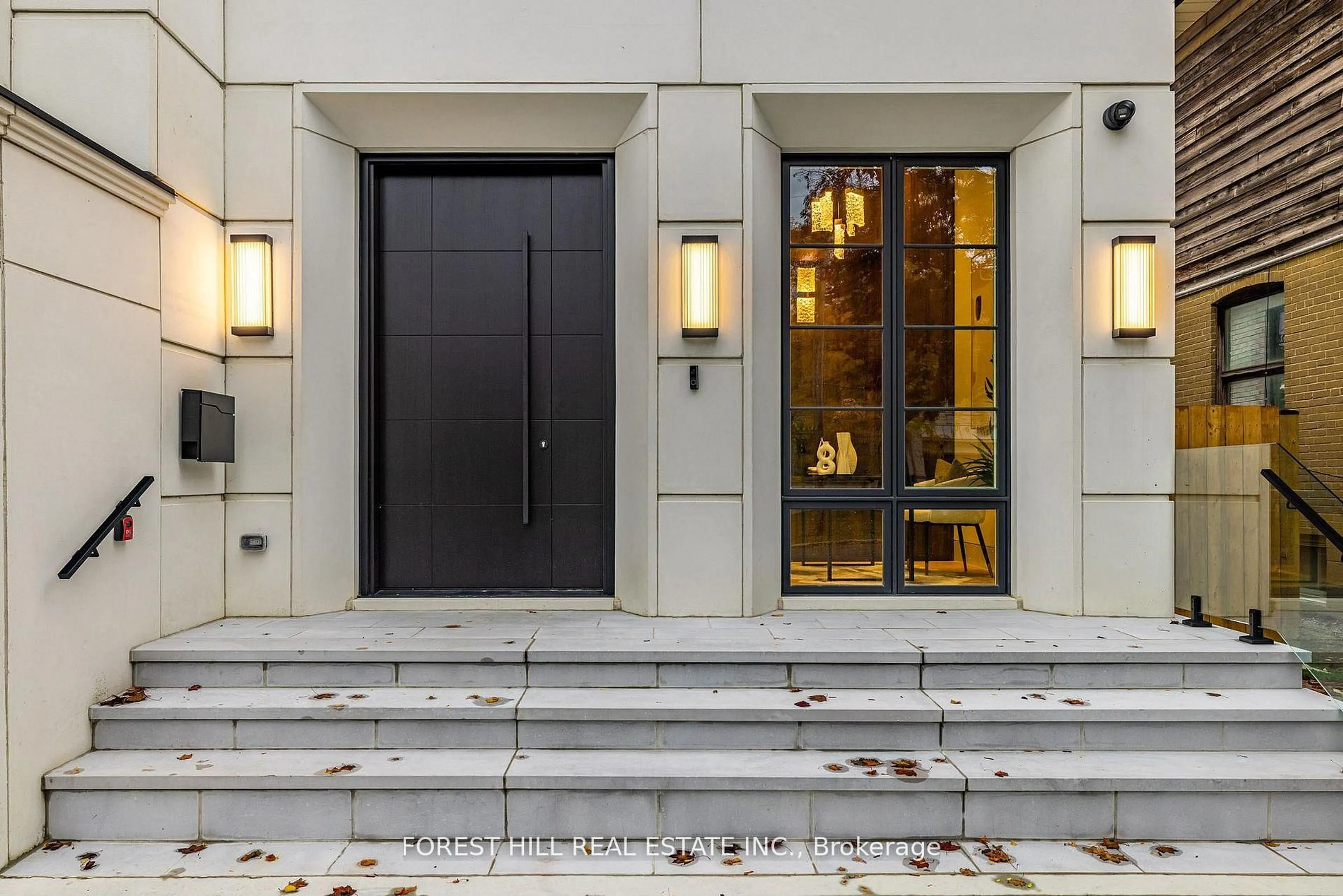 Indoor entryway for 167 Church Ave, Toronto Ontario M2N 4G4