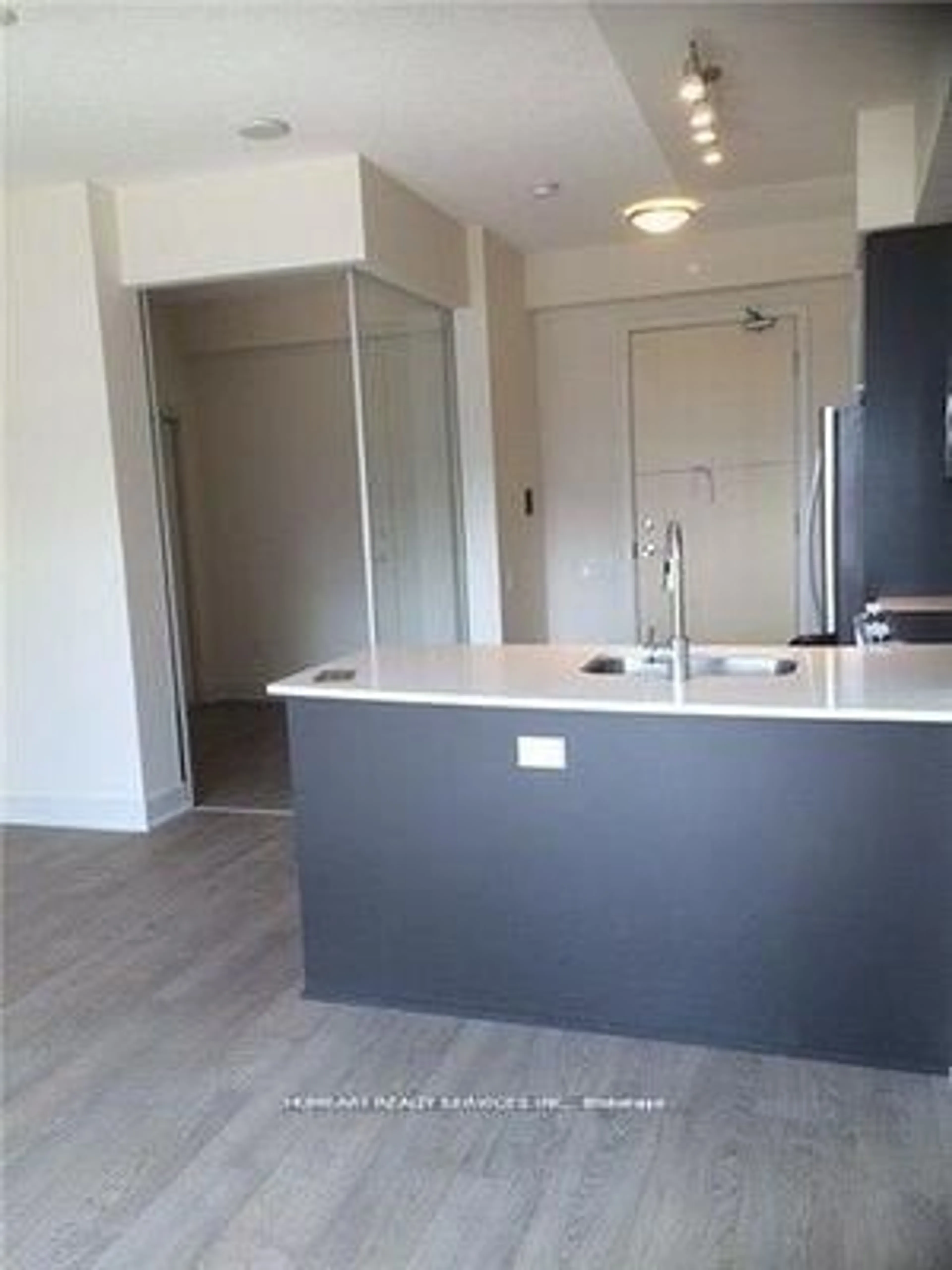 Standard kitchen, unknown for 30 Roehampton Ave #304, Toronto Ontario M4P 1R2