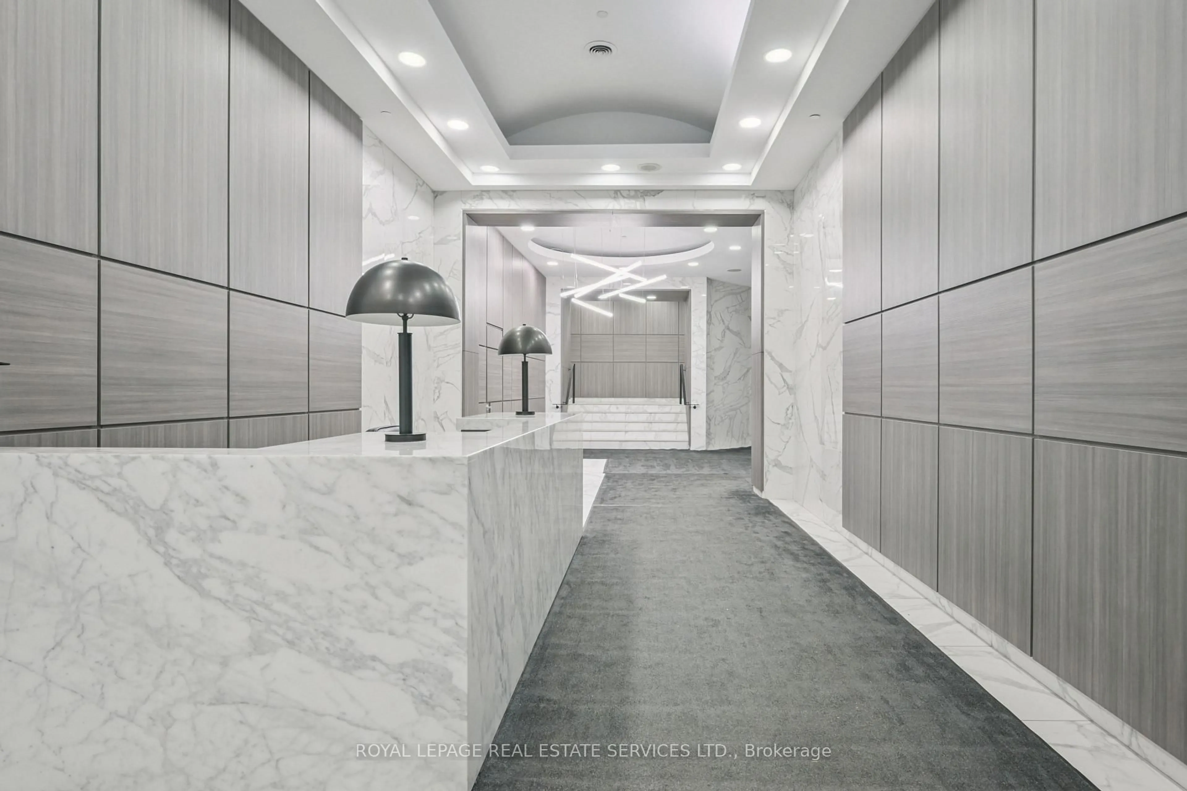 Unknown for 393 King St #904, Toronto Ontario M5V 3G8