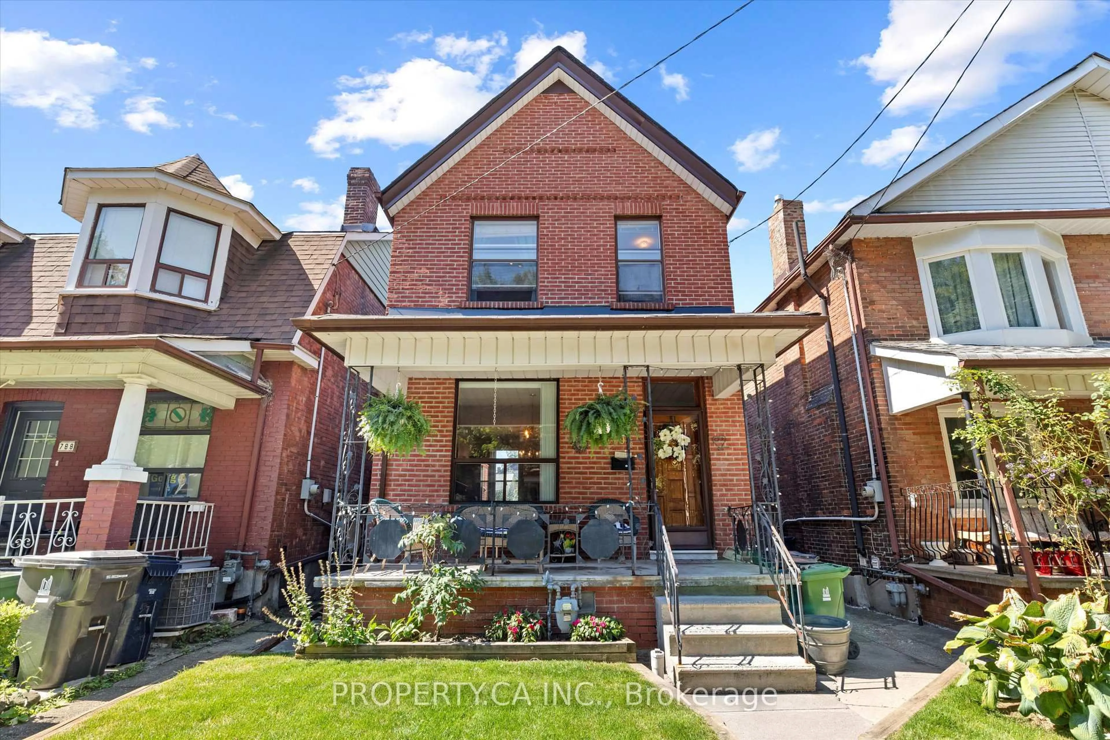 Home with brick exterior material, street for 790 Manning Ave, Toronto Ontario M6G 2W6