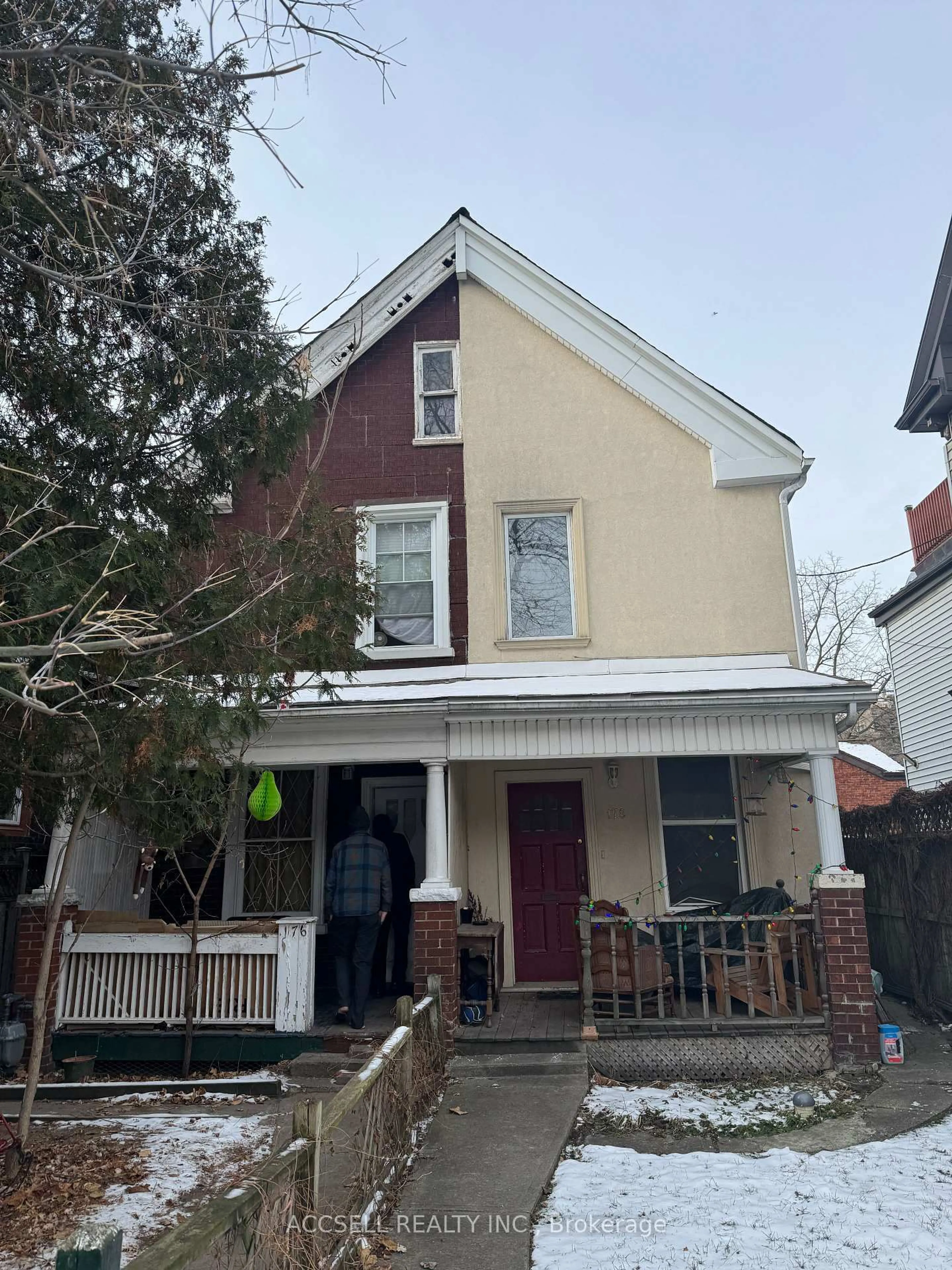 Home with brick exterior material, building for 176 Brunswick Ave, Toronto Ontario M5S 2M5