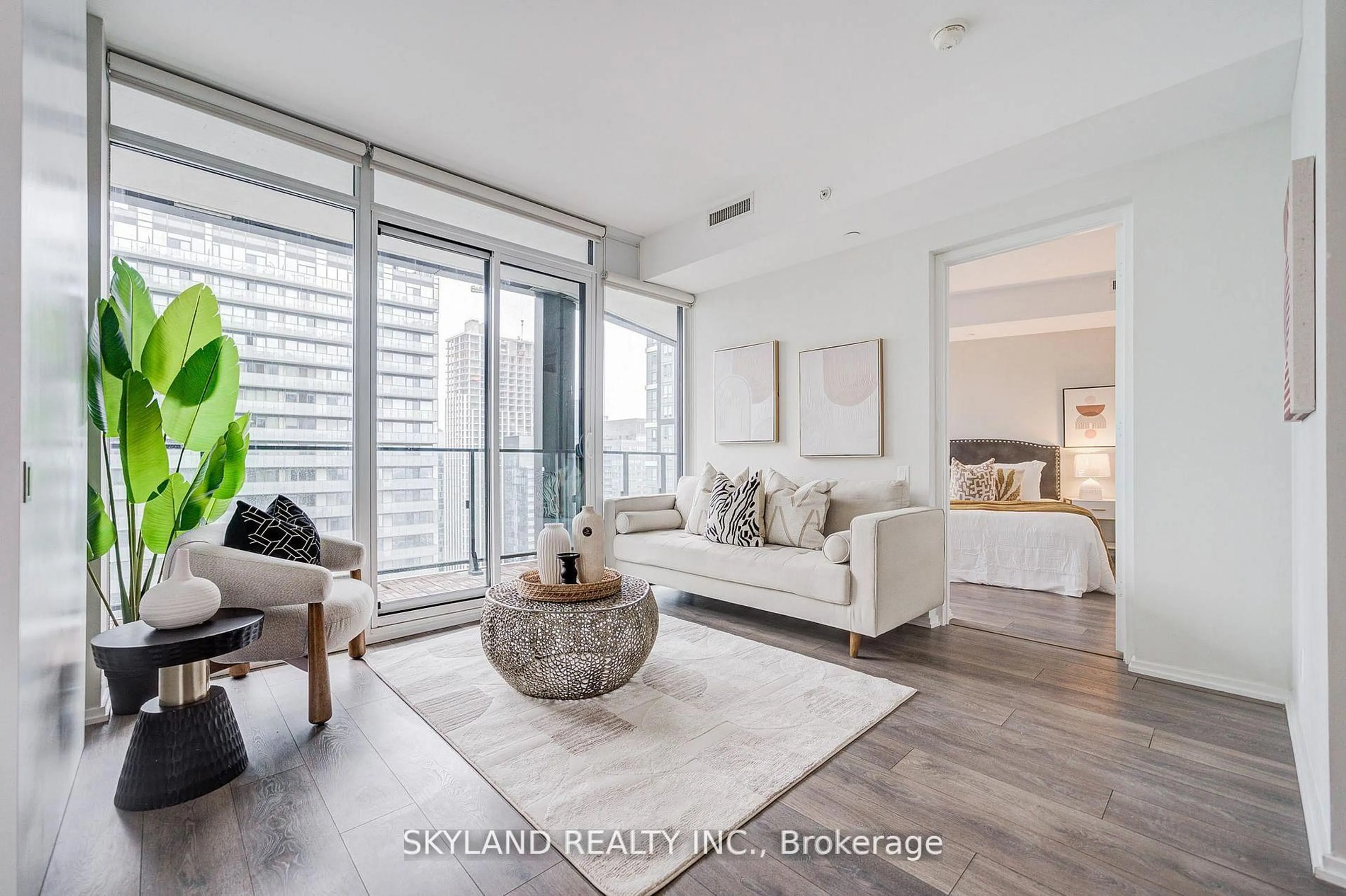 Living room with furniture, unknown for 125 Peter St #3211, Toronto Ontario M5V 0M2