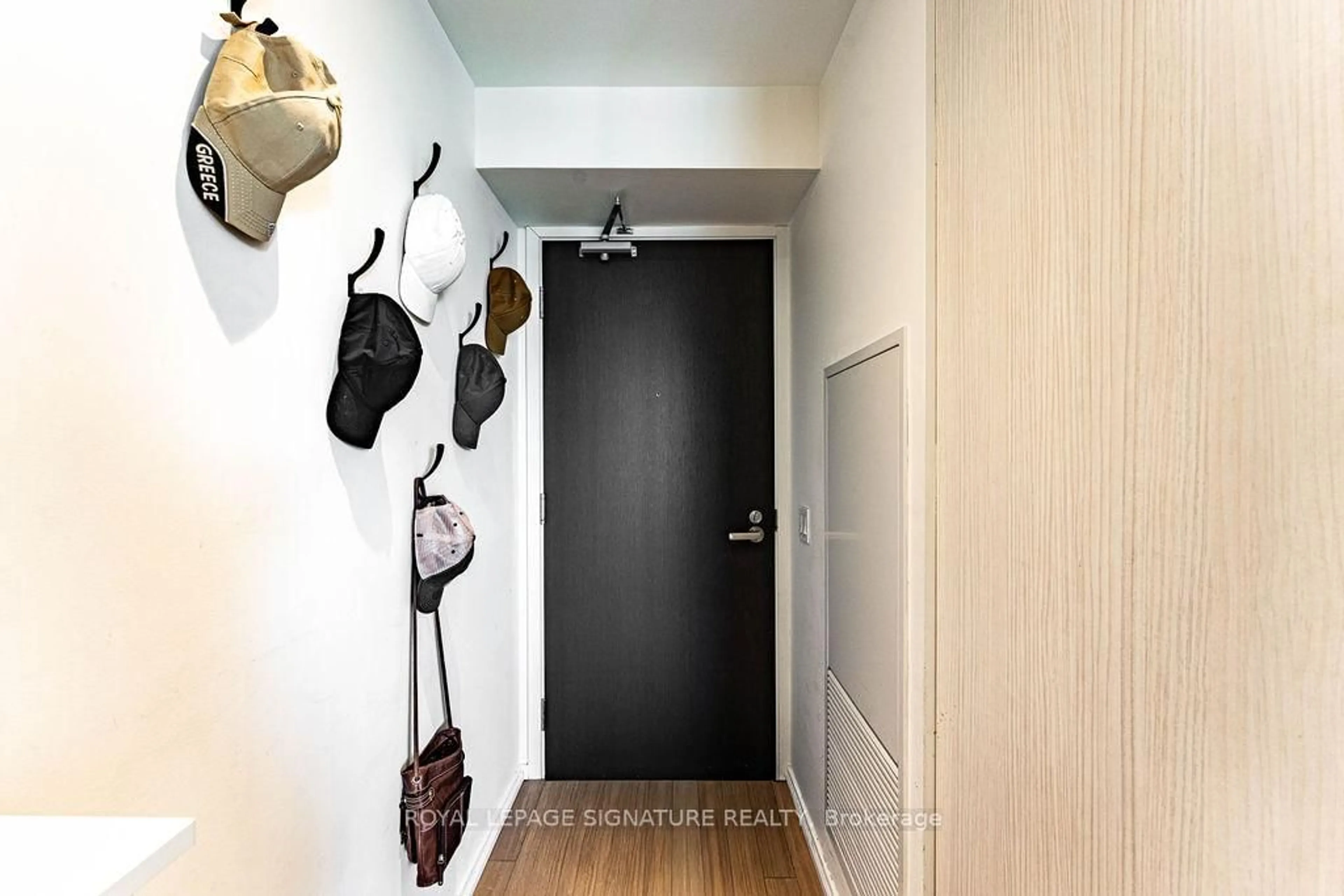 Indoor entryway for 16 Bonnycastle St #1510, Toronto Ontario M5A 4M6
