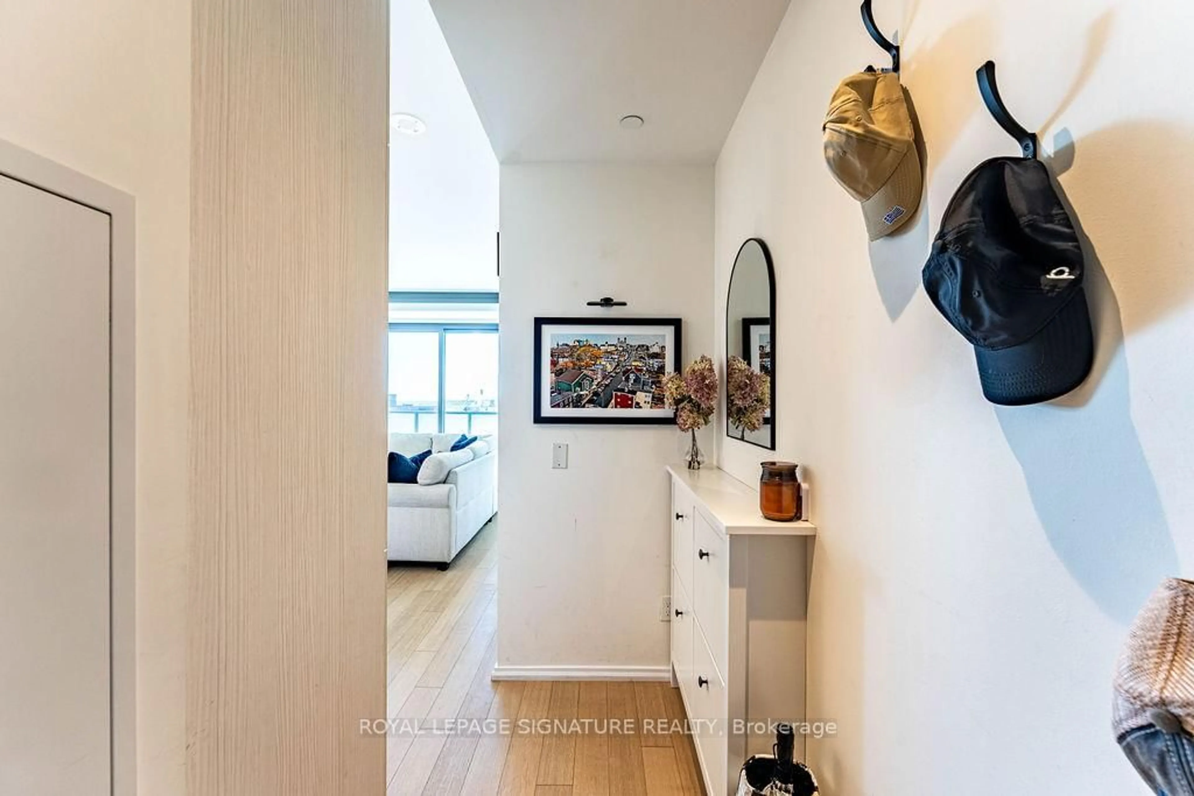 Indoor entryway for 16 Bonnycastle St #1510, Toronto Ontario M5A 4M6
