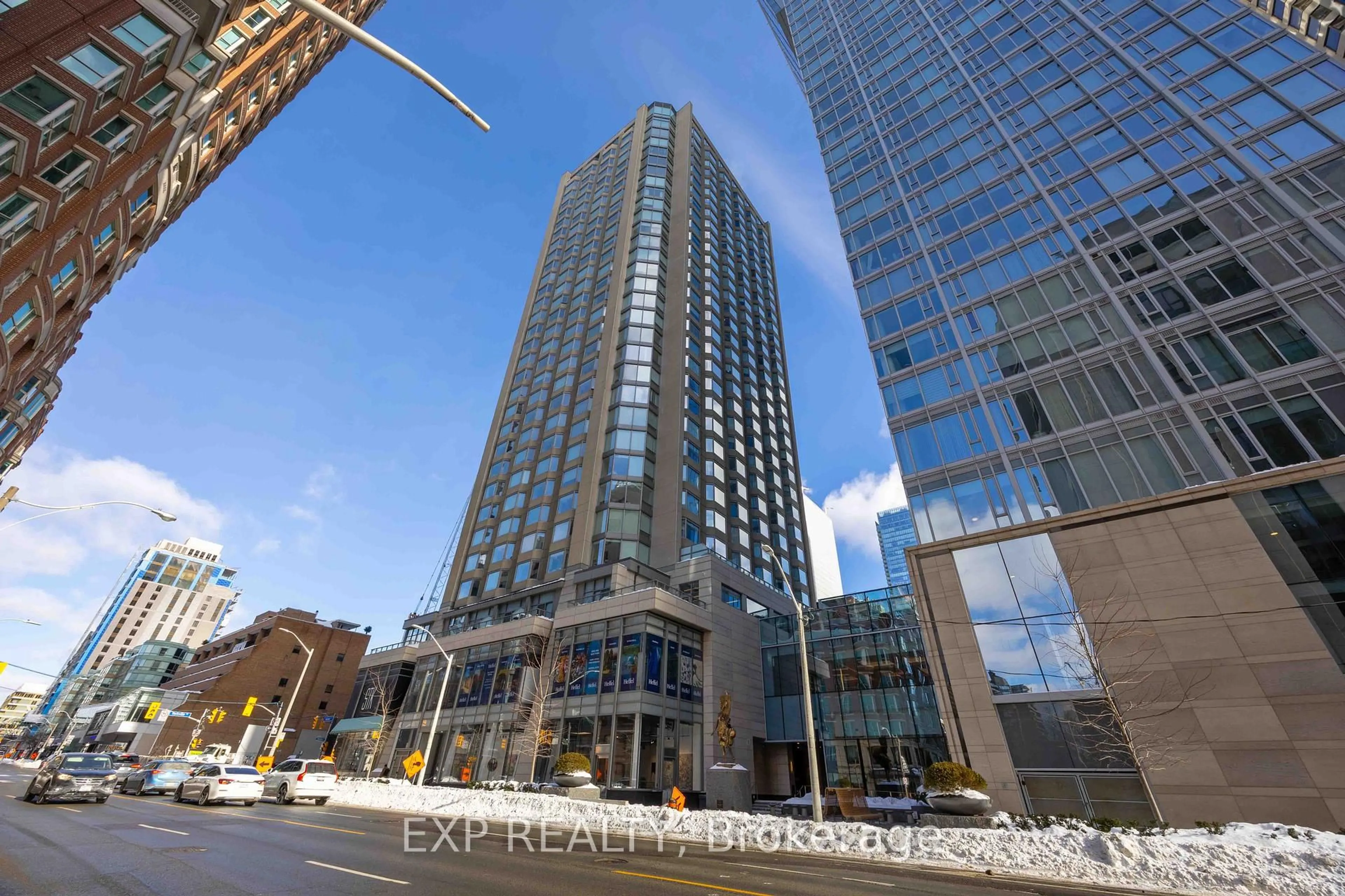 Indoor foyer for 155 Yorkville Ave #1106, Toronto Ontario M5R 1C4