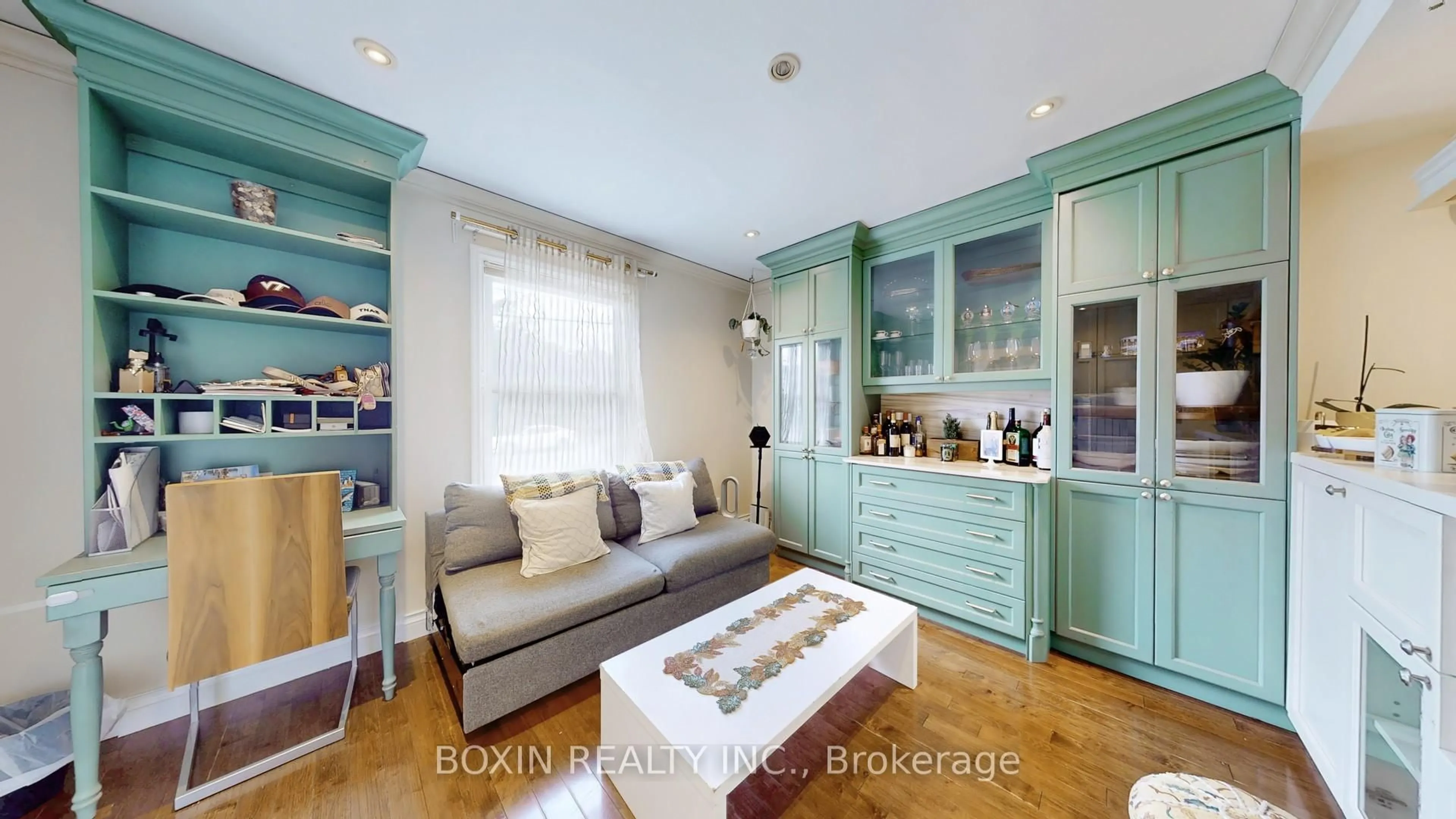 Living room with furniture, wood/laminate floor for 17 Calvin Ave, Toronto Ontario M2N 5E4