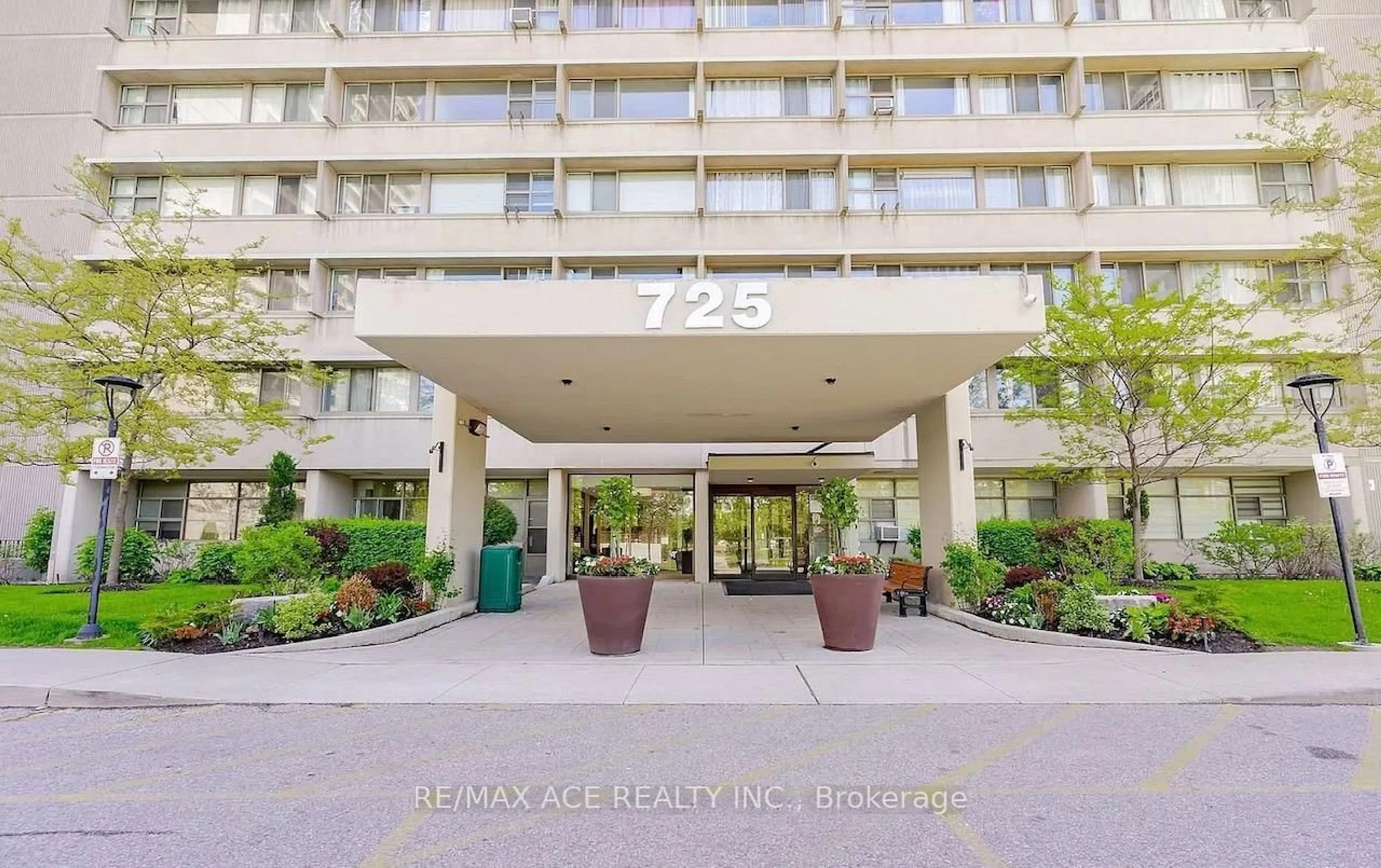 Indoor foyer for 725 Don Mills Rd #1504, Toronto Ontario M3C 1S8