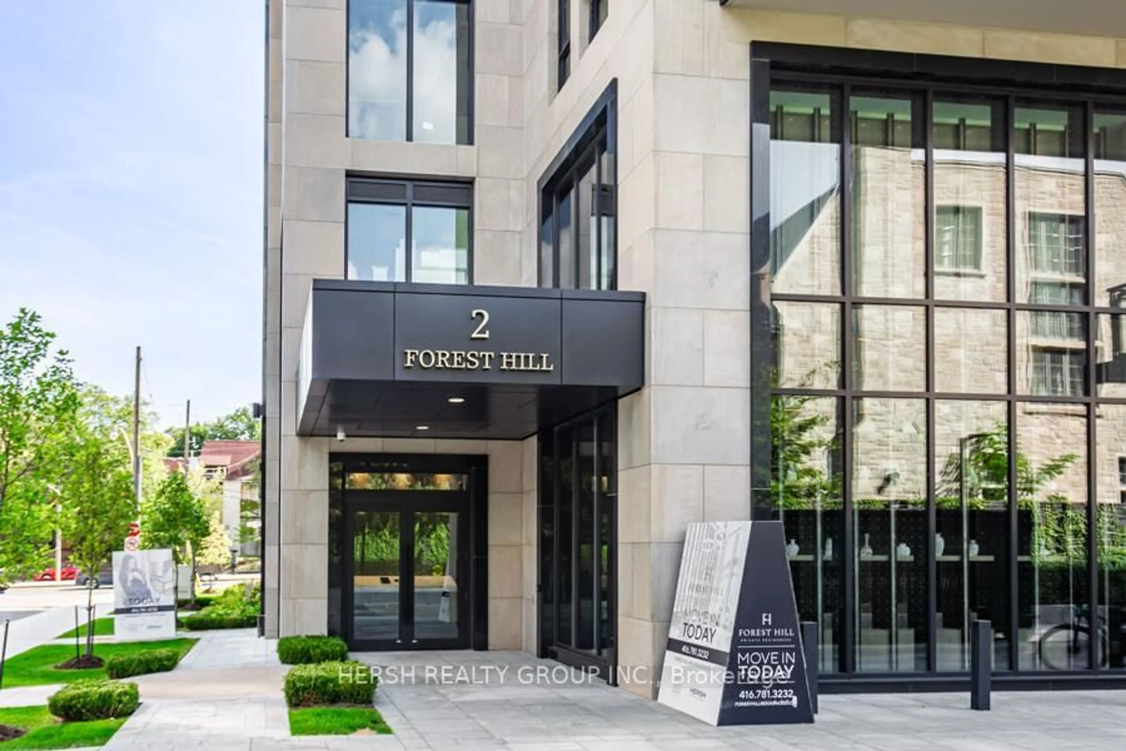 Indoor foyer for 2 Forest Hill Rd #208, Toronto Ontario M4V 2L3