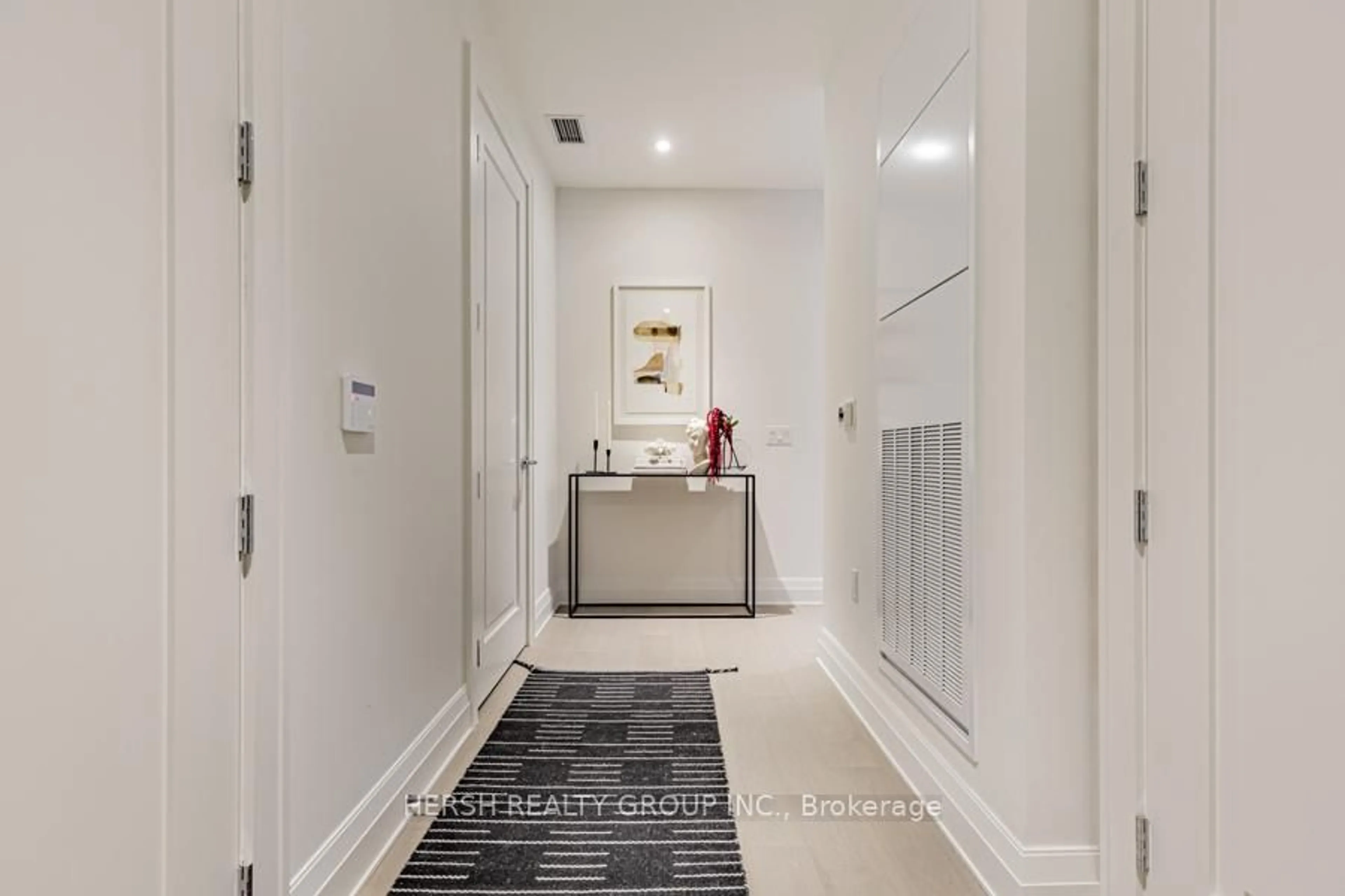 Unknown for 2 Forest Hill Rd #208, Toronto Ontario M4V 2L3