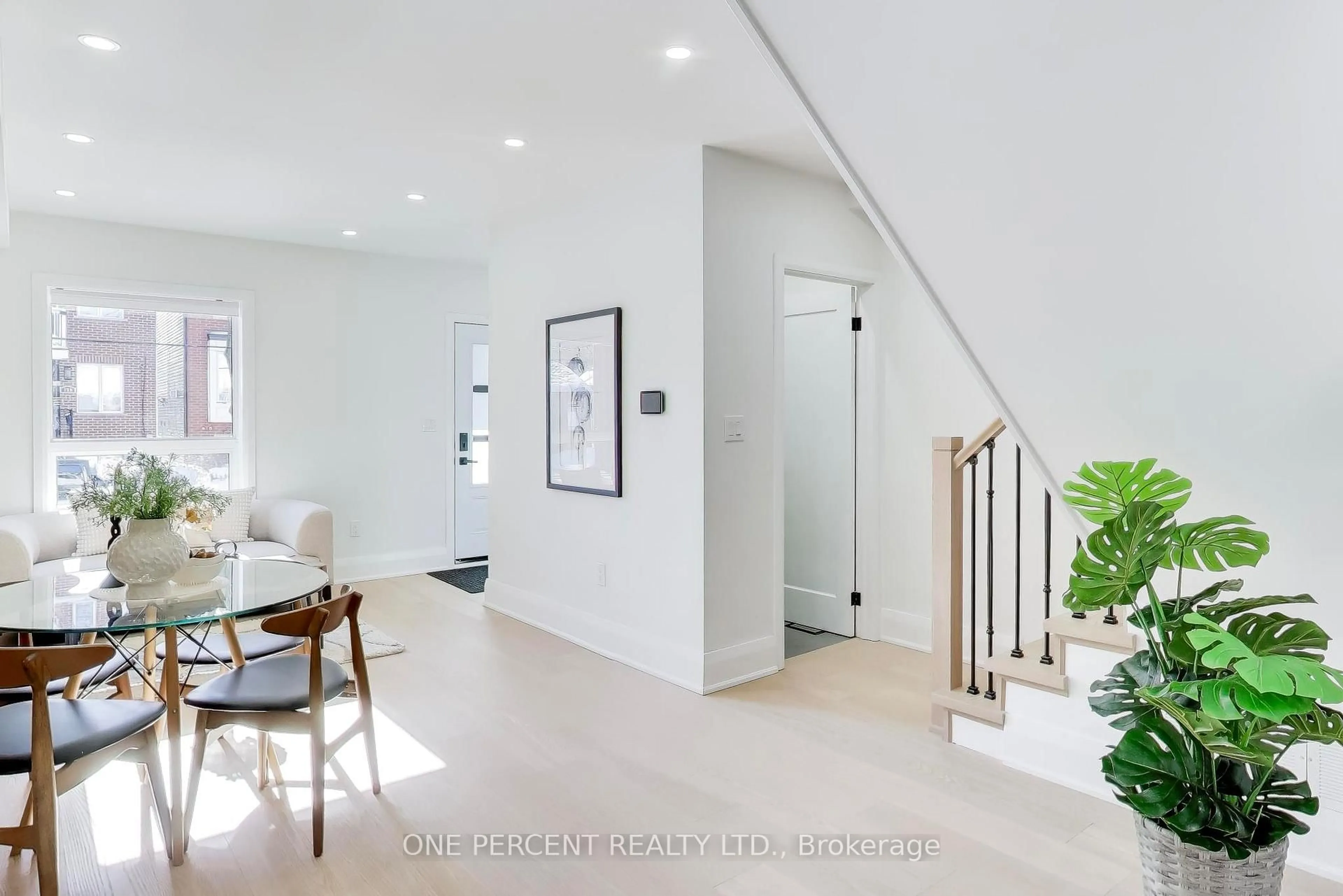 Indoor entryway for 756 Richmond St, Toronto Ontario M6J 1C5