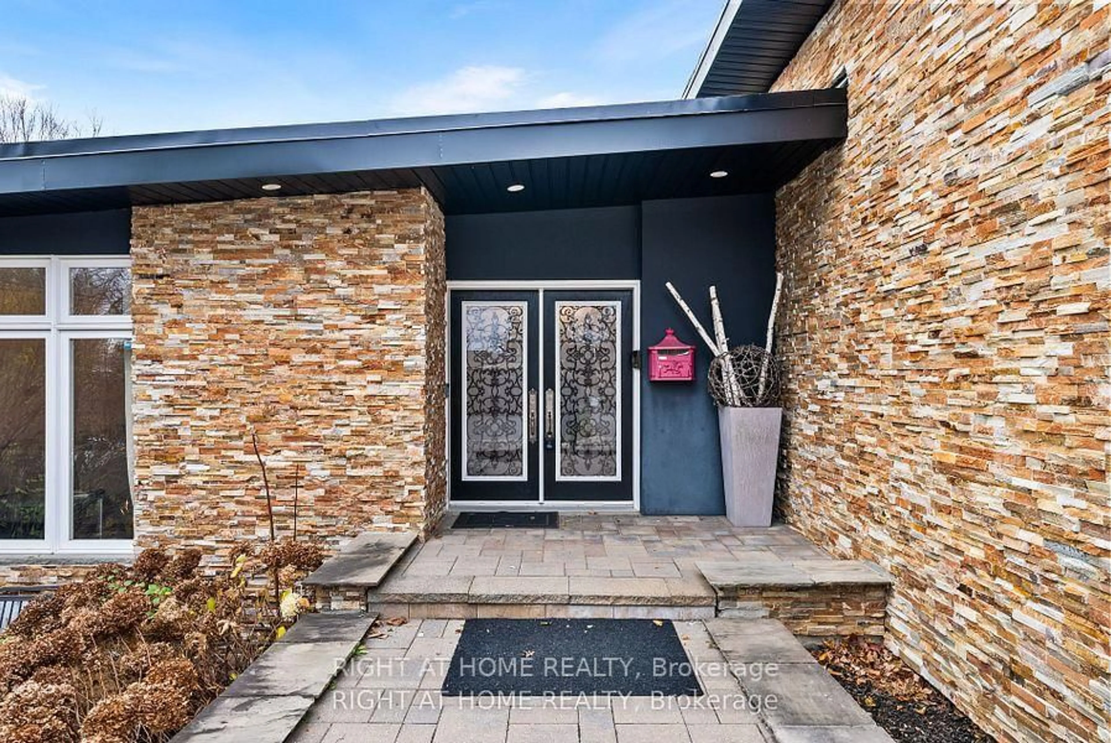 Indoor entryway for 40 Heathview Ave, Toronto Ontario M2K 2C1