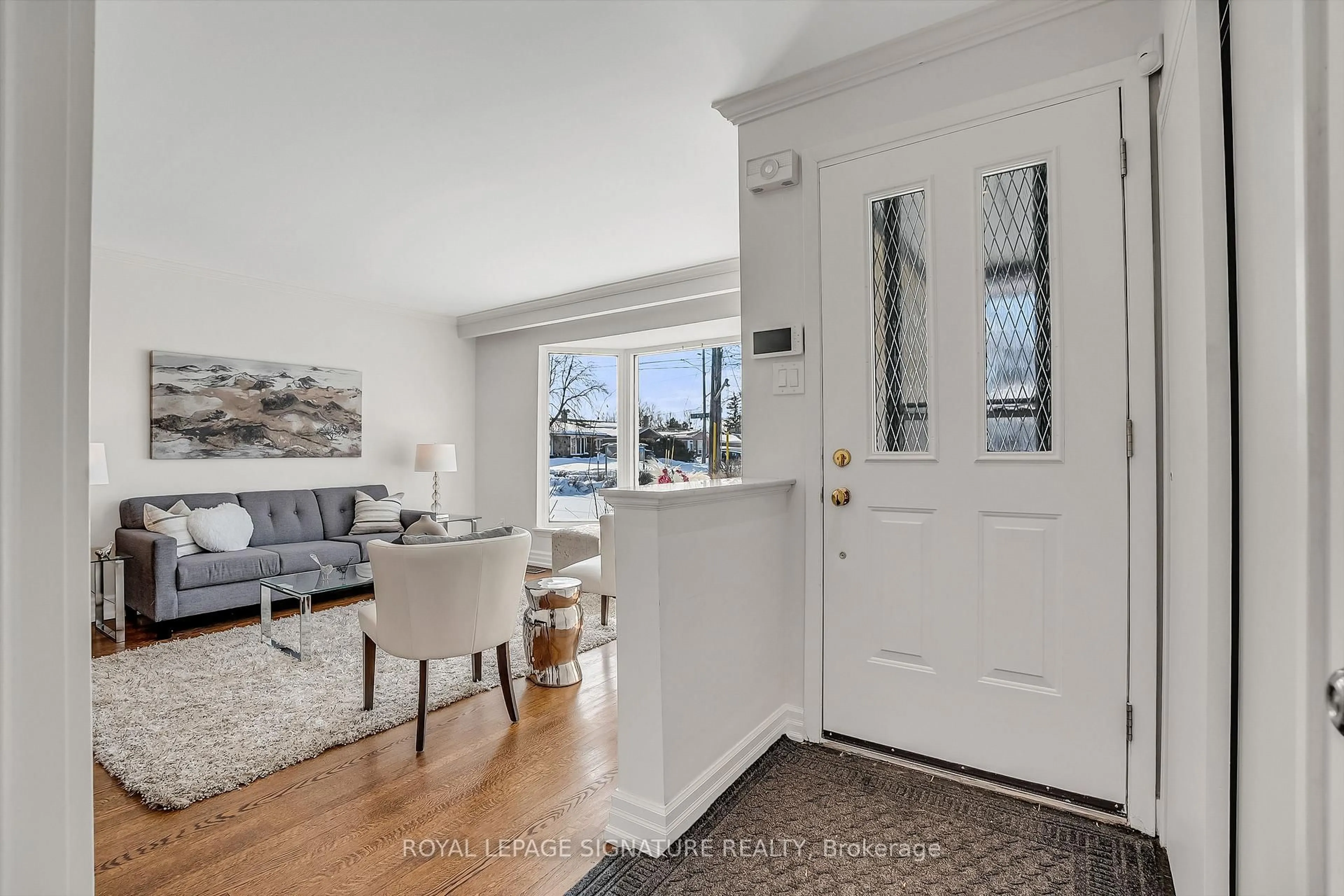 Indoor entryway for 25 Roywood Dr, Toronto Ontario M3A 2C7