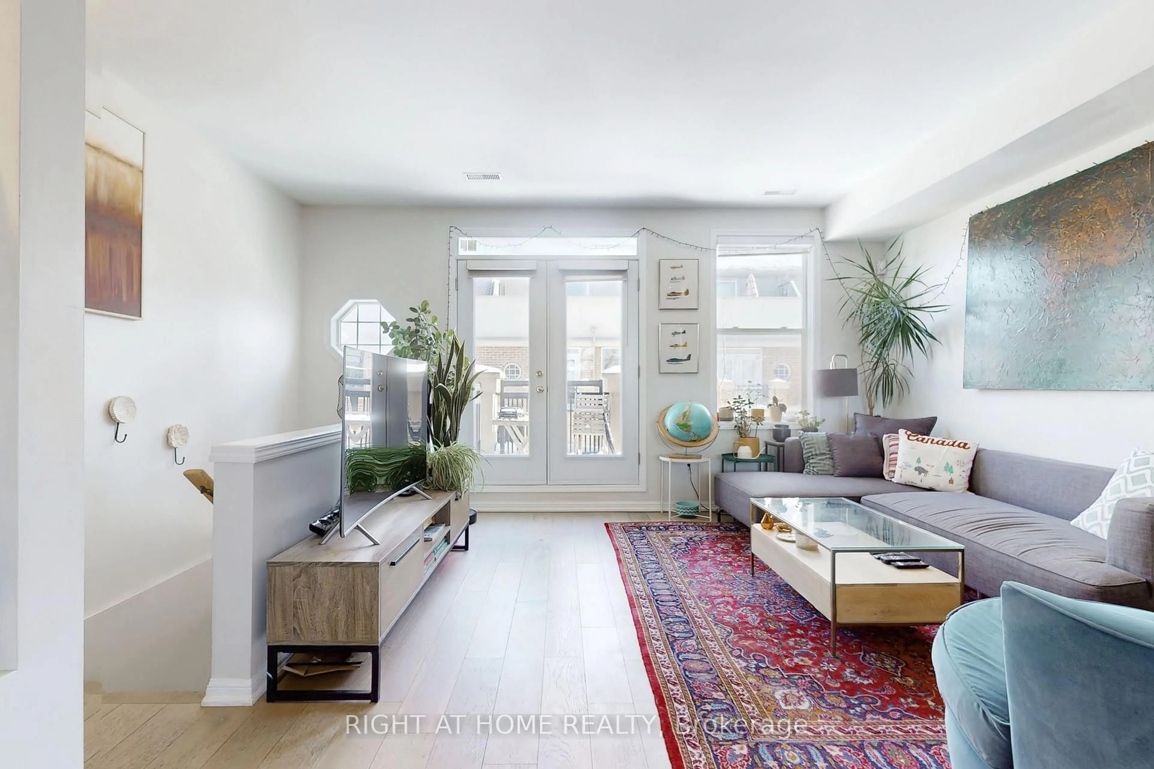 Indoor entryway for 55 Halton St #213, Toronto Ontario M6J 1R5