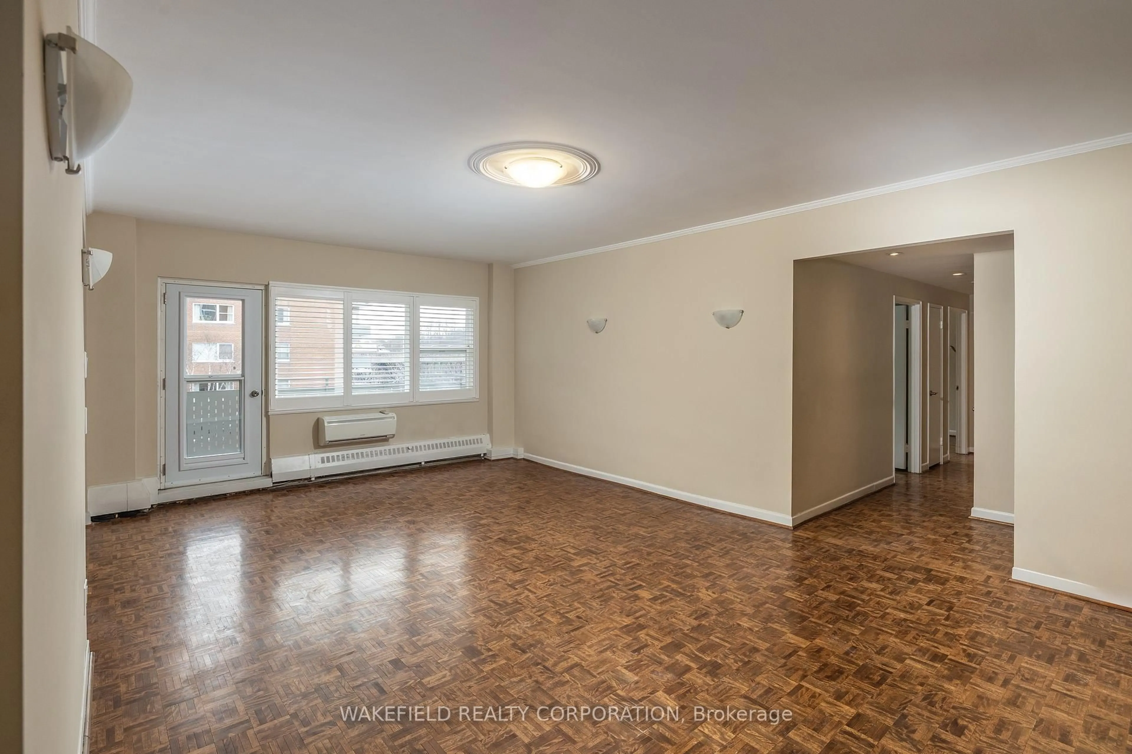 A pic of a room for 21 Dale Ave ## 635, Toronto Ontario M4W 1K3