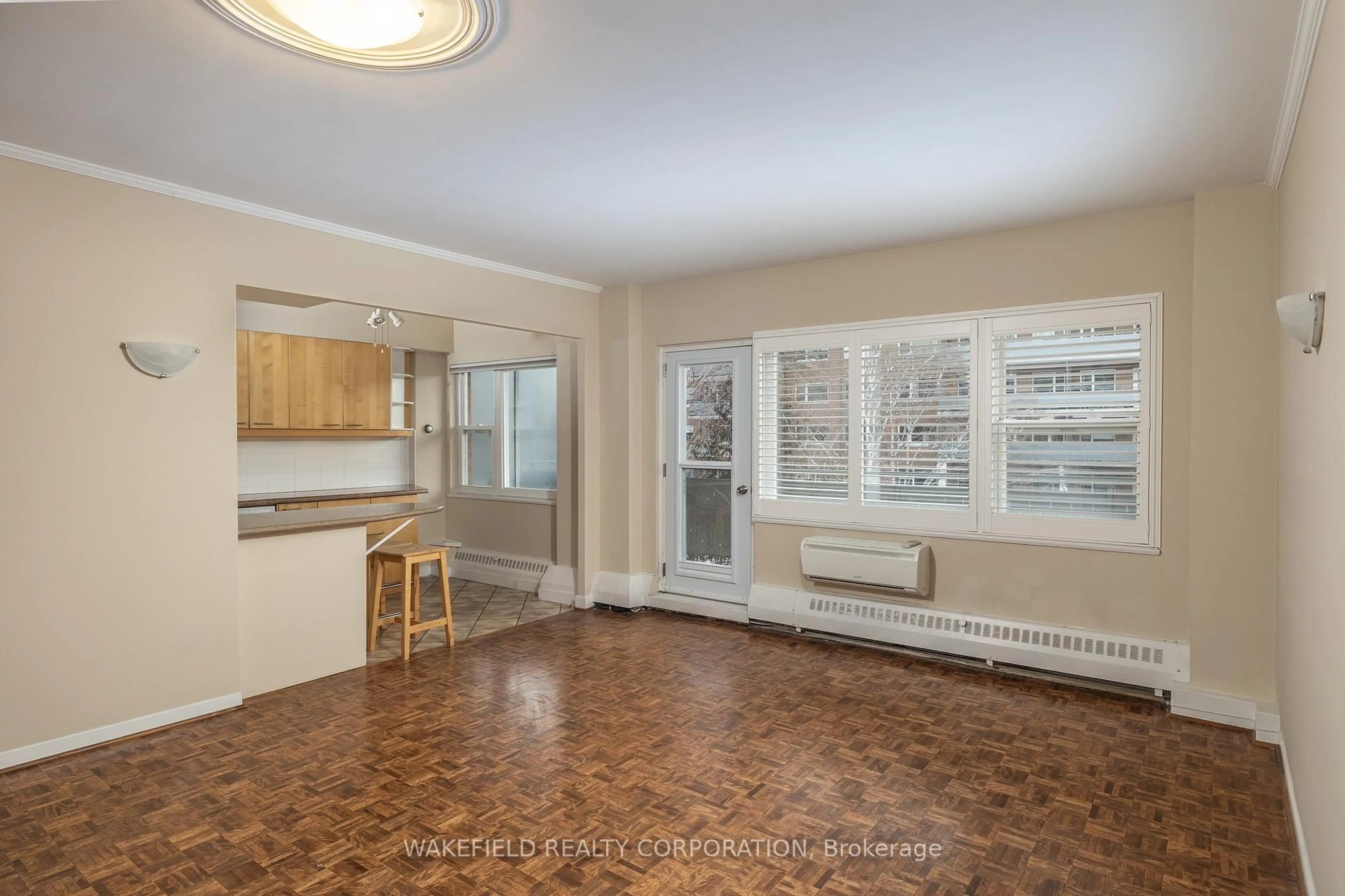 A pic of a room for 21 Dale Ave ## 635, Toronto Ontario M4W 1K3