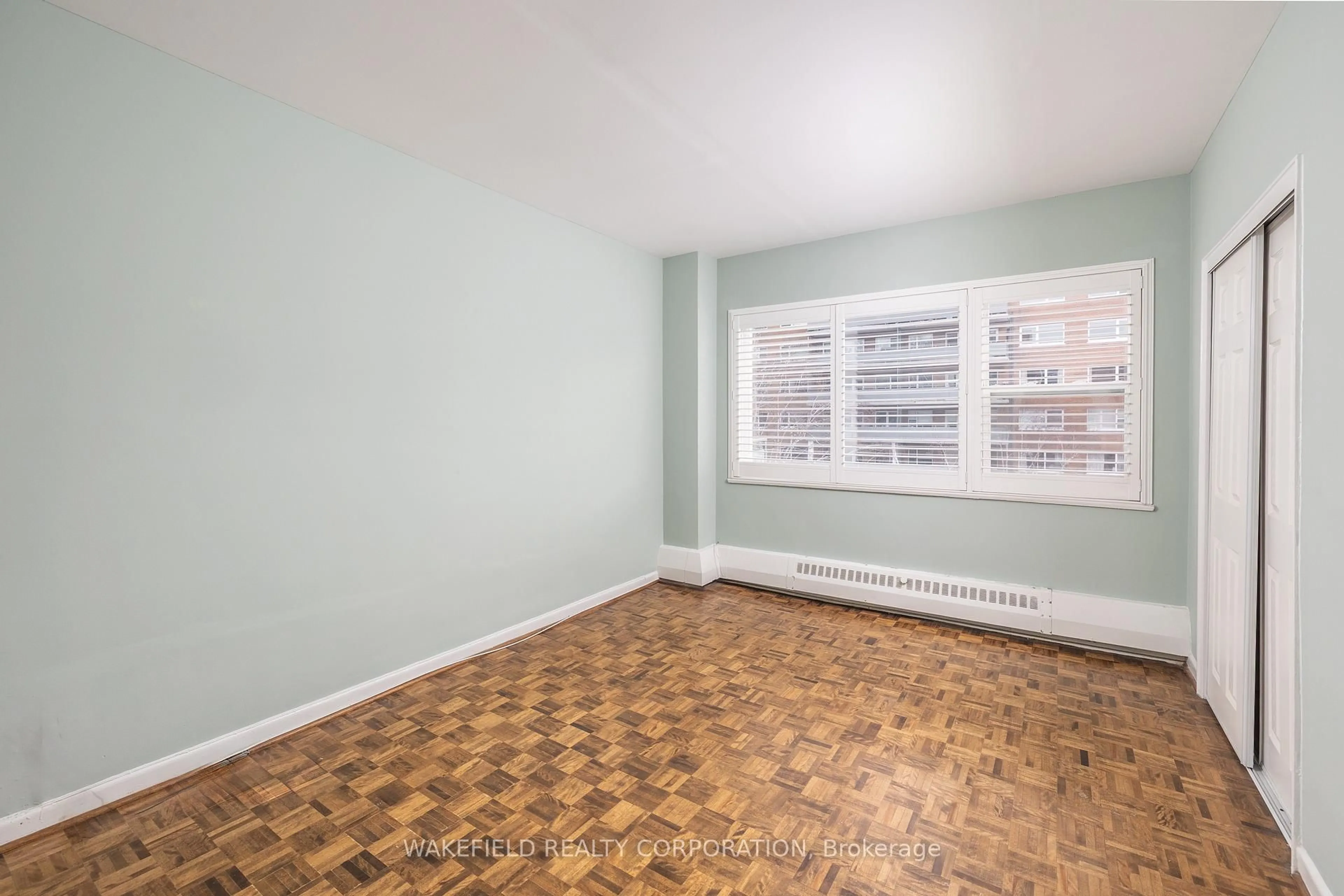 A pic of a room for 21 Dale Ave ## 635, Toronto Ontario M4W 1K3