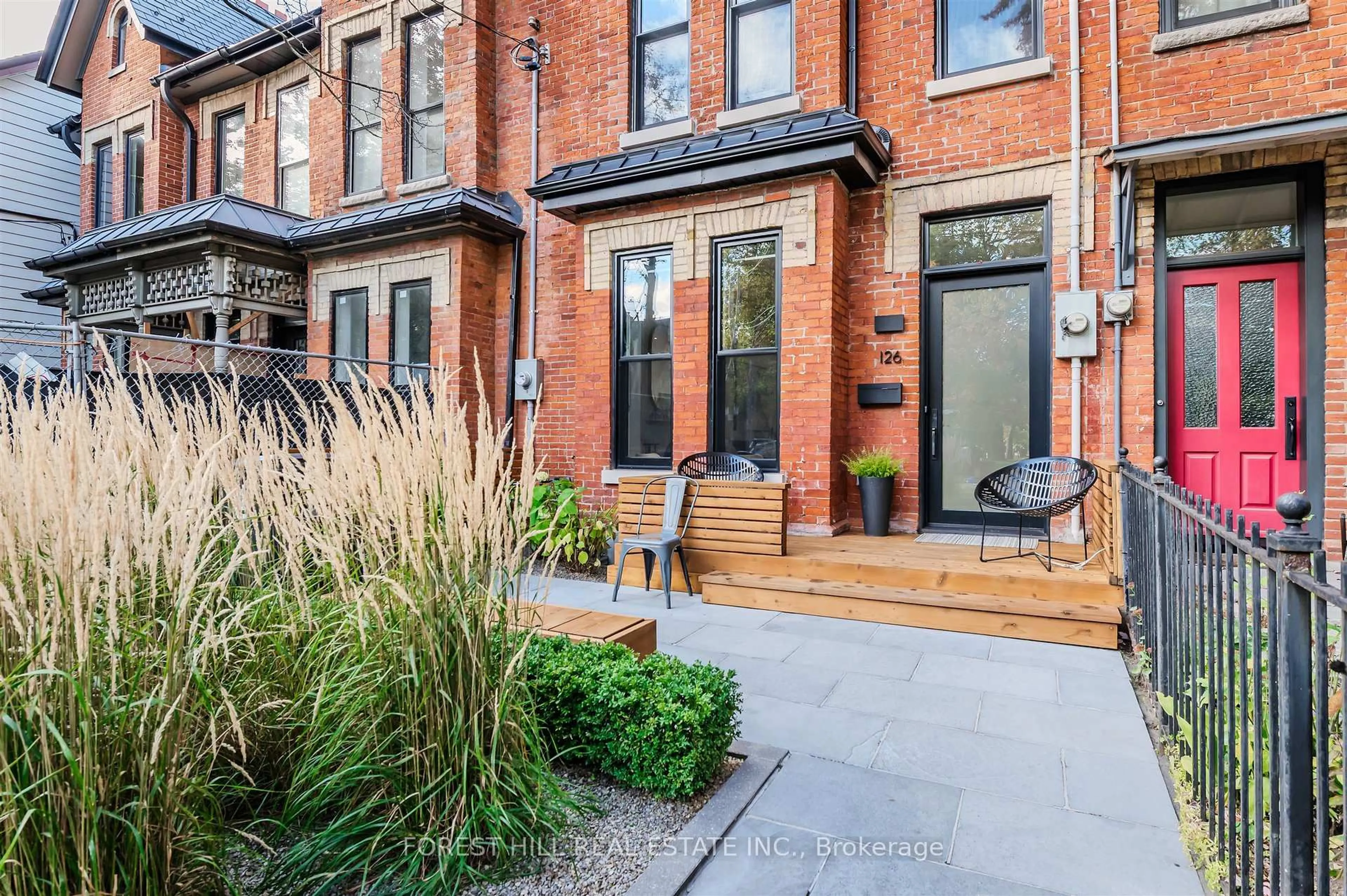 Home with brick exterior material, street for 126 Robert St, Toronto Ontario M5S 2K3