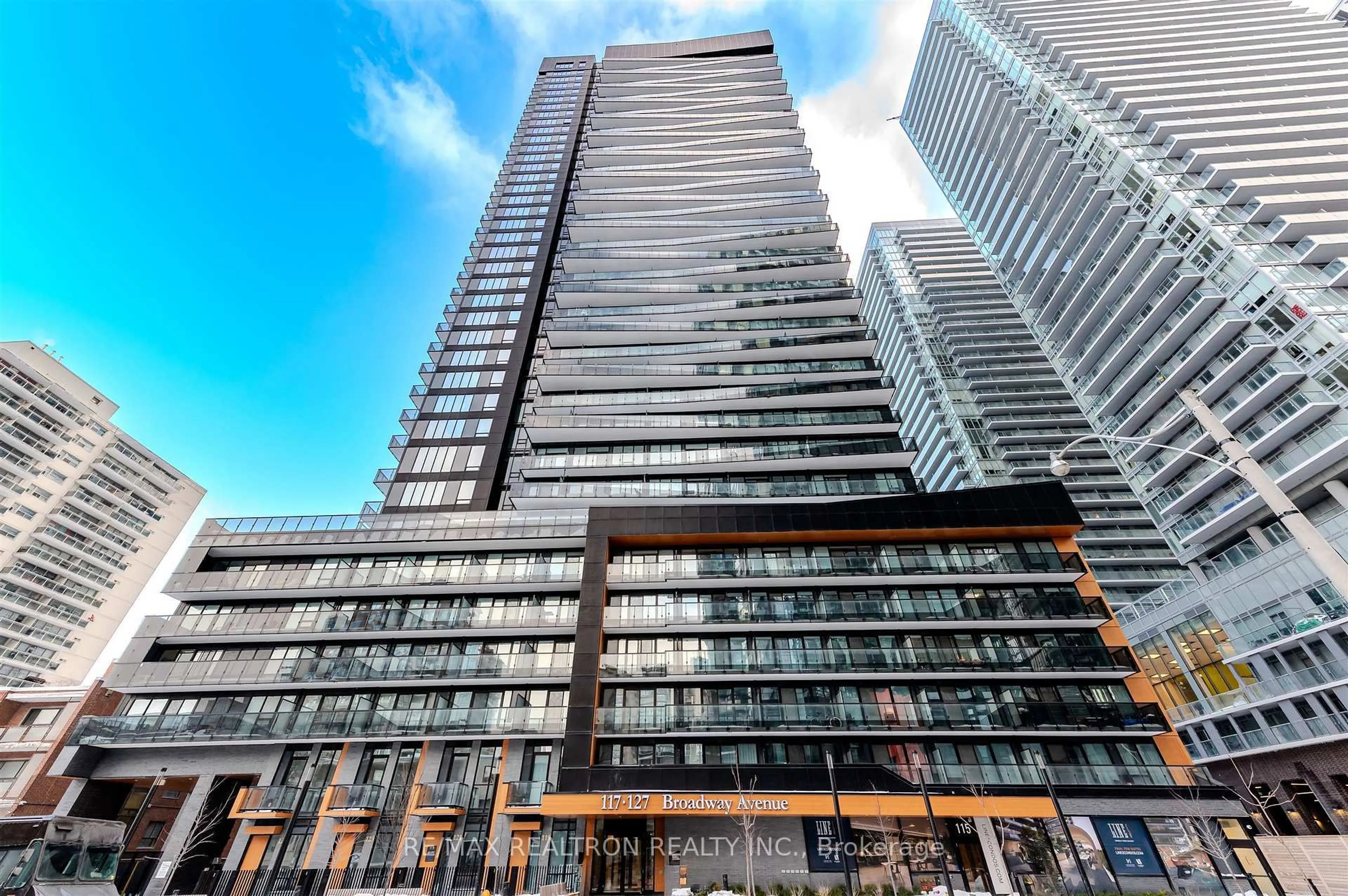 Indoor foyer for 127 Broadway Ave #2703, Toronto Ontario M4P 1V4