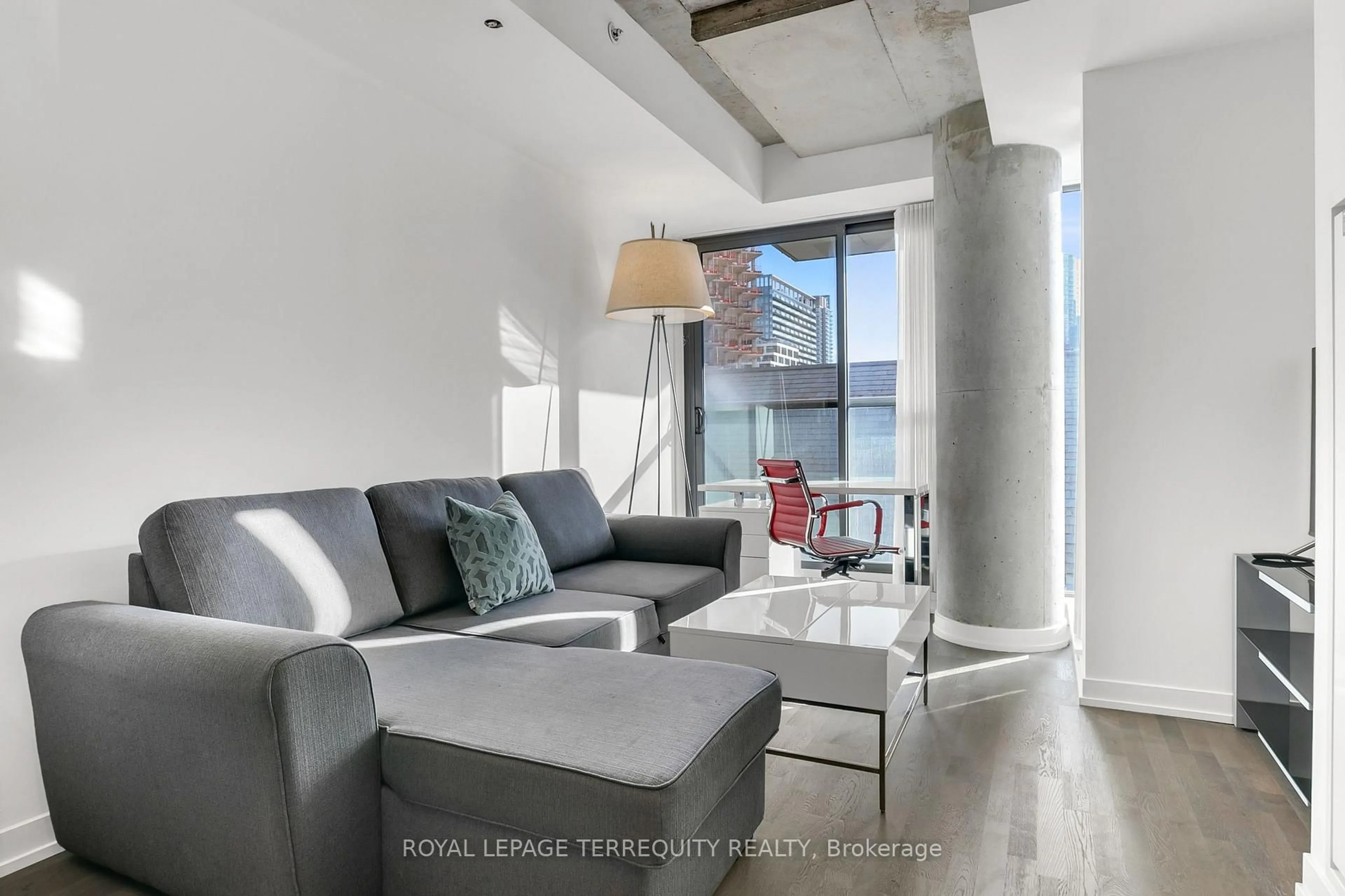 Living room with furniture, cement floor for 560 King St #523, Toronto Ontario M5V 0L5