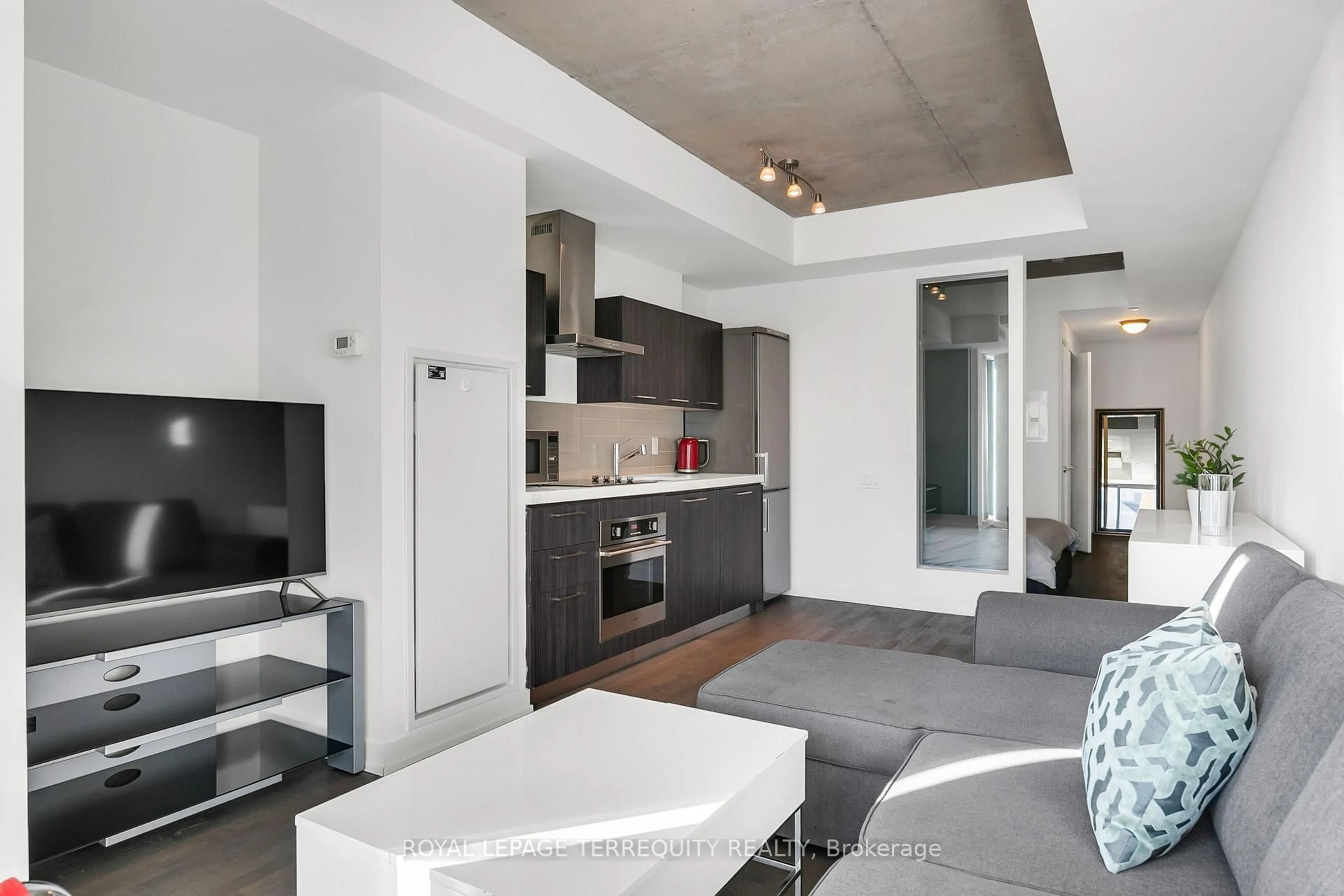 Open concept kitchen, unknown for 560 King St #523, Toronto Ontario M5V 0L5