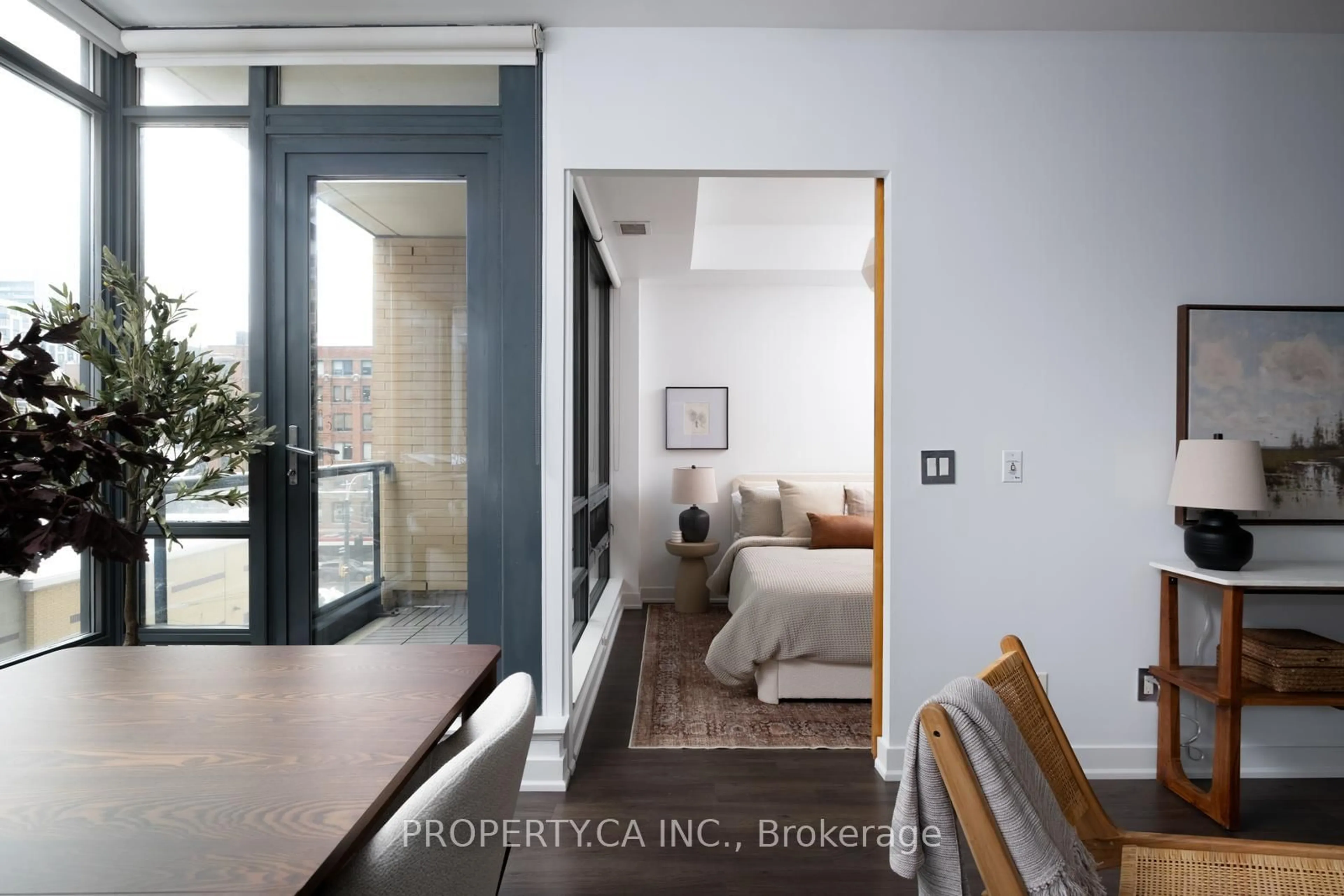 Indoor entryway for 438 King St #416, Toronto Ontario M5V 3T9