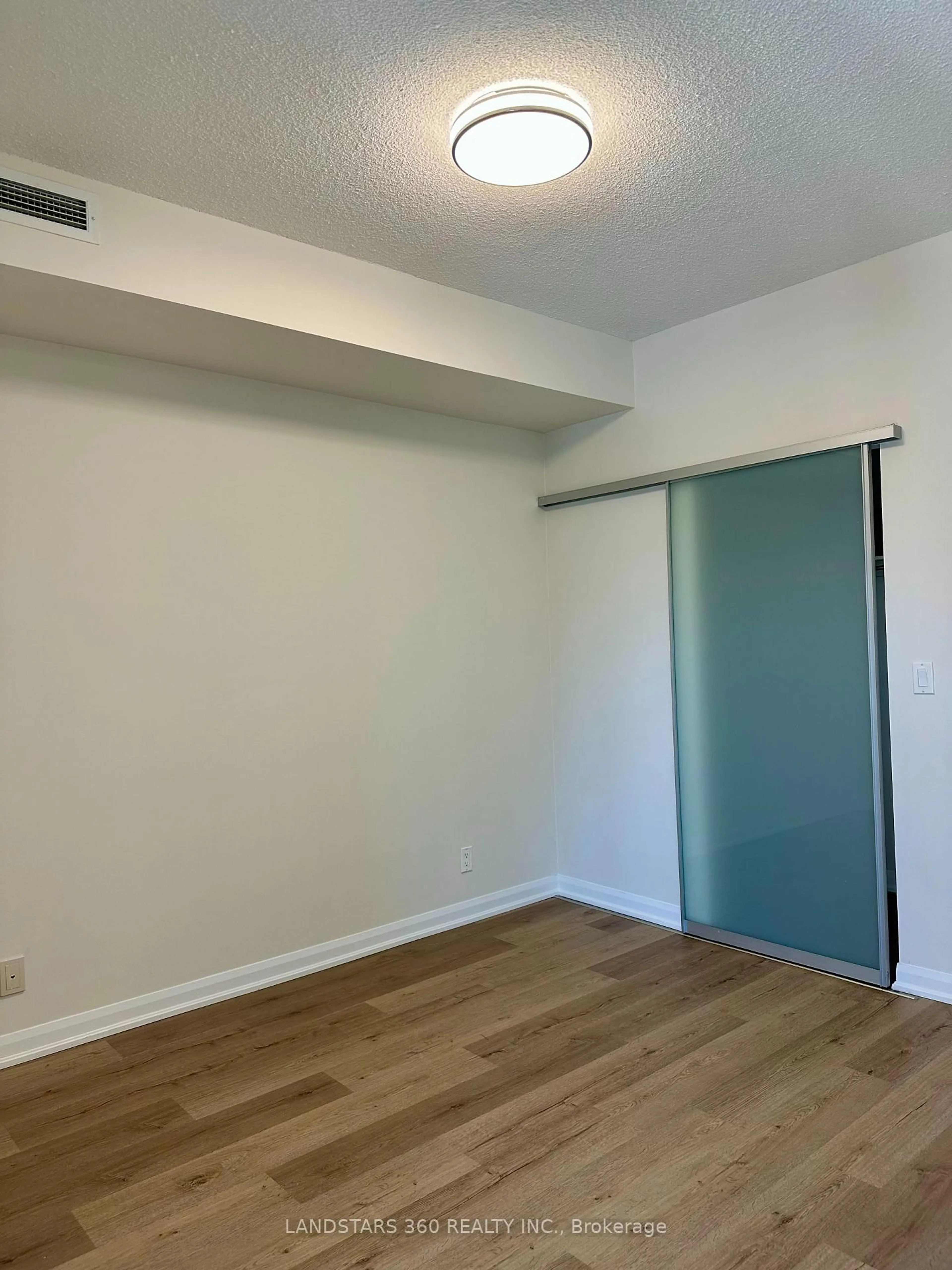 A pic of a room for 500 Sherbourne St #1702, Toronto Ontario M4X 1L1