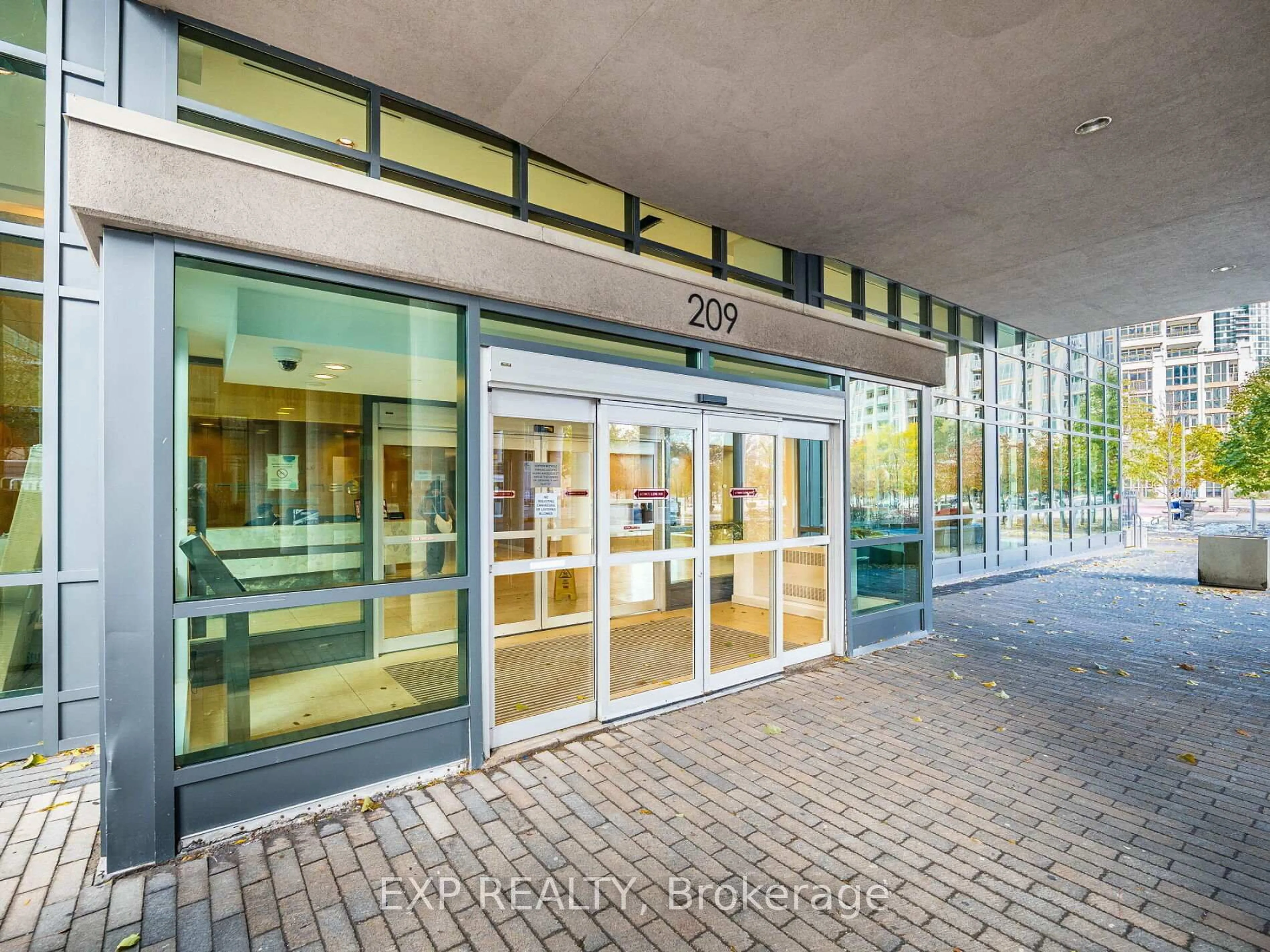 Indoor foyer for 209 Fort York Blvd #167, Toronto Ontario M5V 4A1