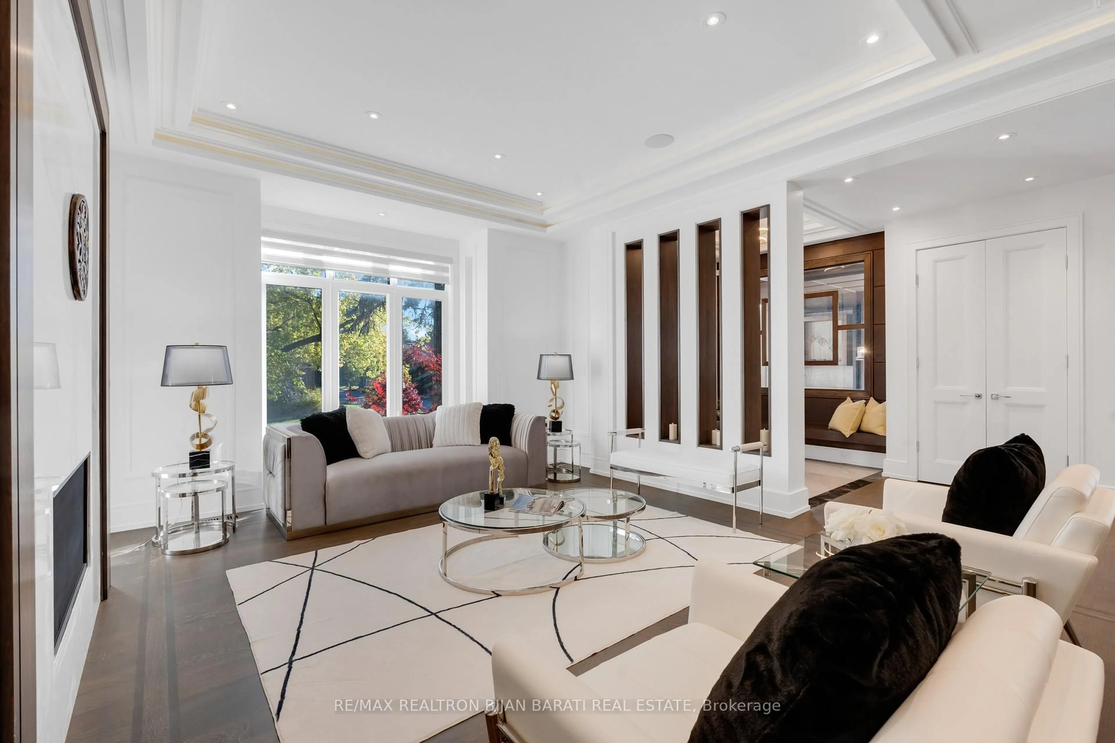 Living room with furniture, unknown for 298 Hollywood Ave, Toronto Ontario M2N 3L2