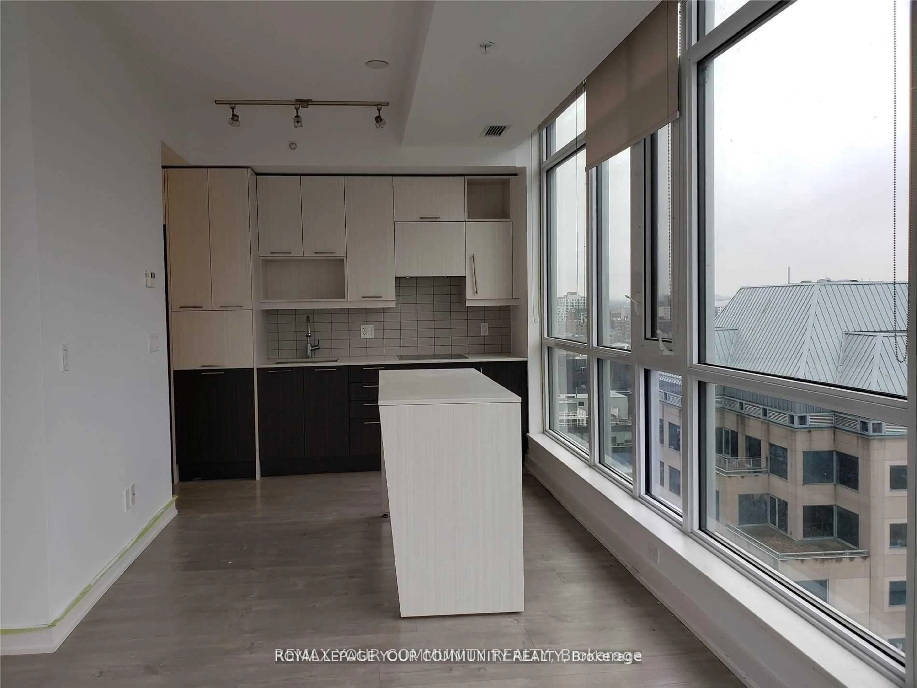 Open concept kitchen, unknown for 199 RICHMOND St #1602, Toronto Ontario M5V 0H4