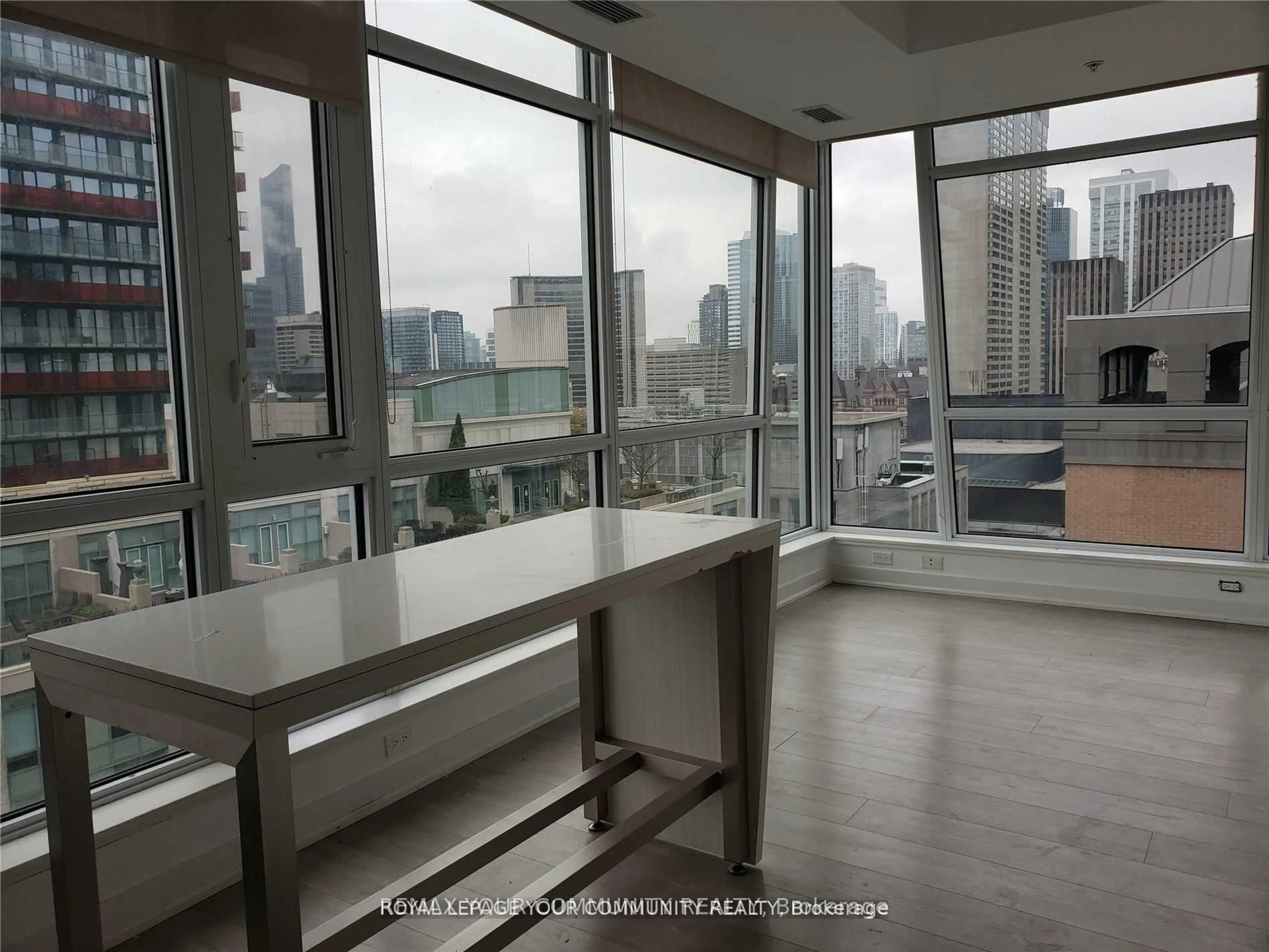 A pic of a room for 199 RICHMOND St #1602, Toronto Ontario M5V 0H4