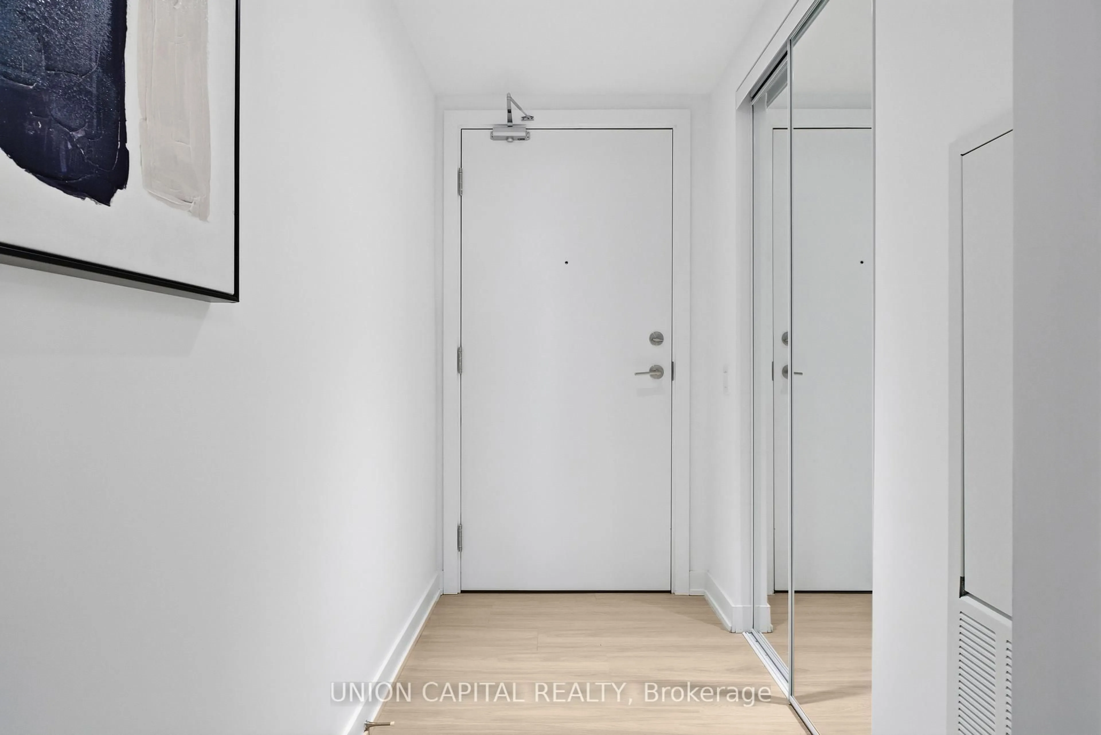 Indoor entryway for 8 Wellesley St #1509, Toronto Ontario M4Y 0J5