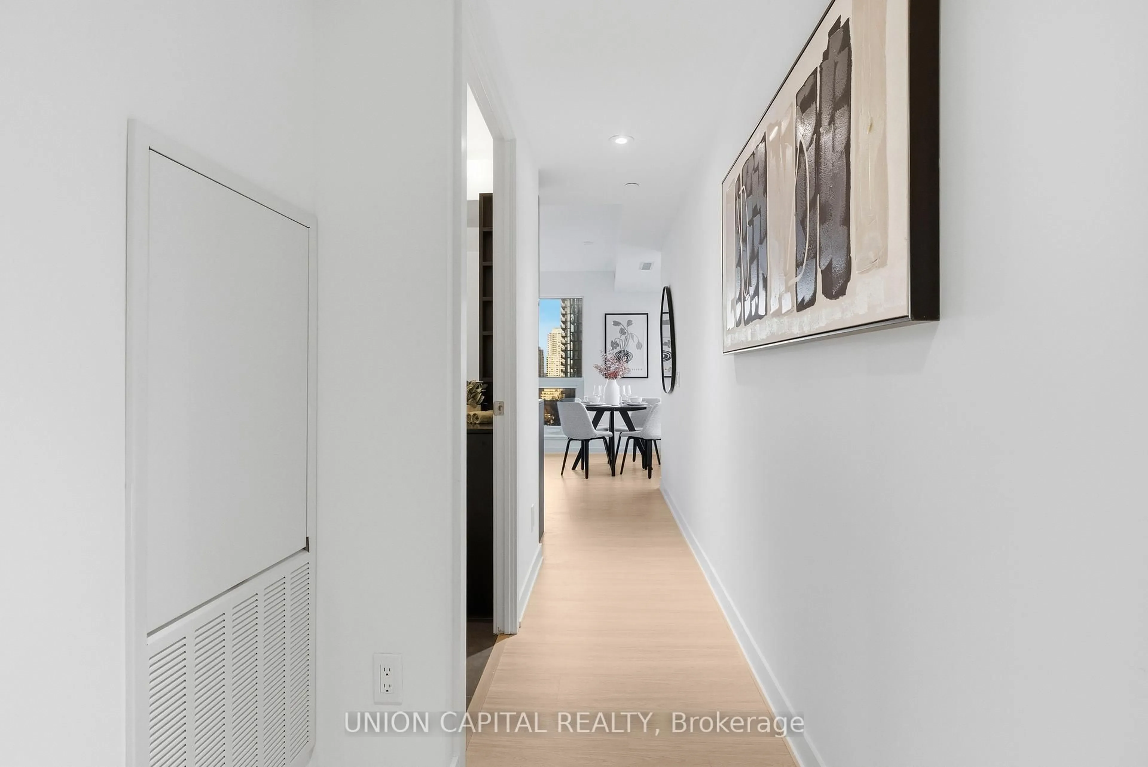 Indoor entryway for 8 Wellesley St #1509, Toronto Ontario M4Y 0J5