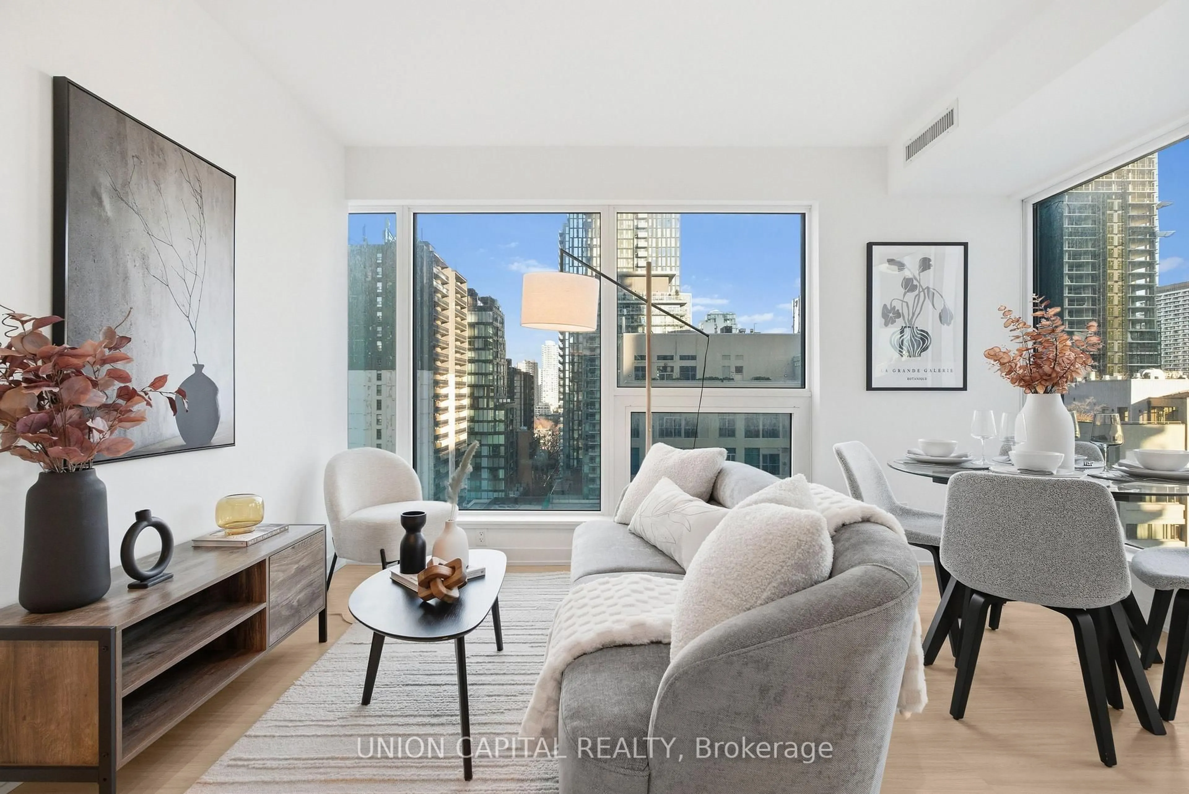 Living room with furniture, unknown for 8 Wellesley St #1509, Toronto Ontario M4Y 0J5