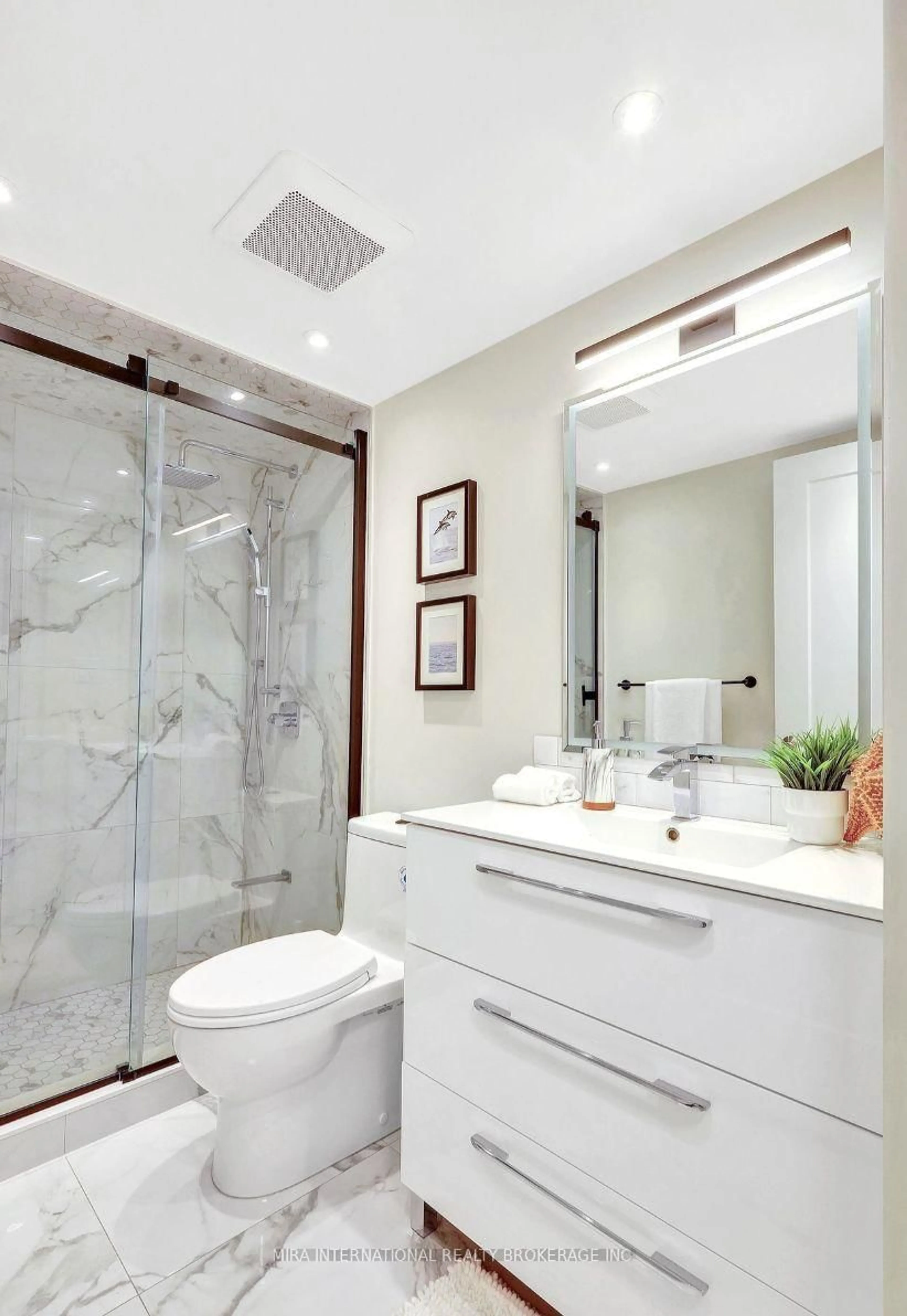 Contemporary bathroom, ceramic/tile floor for 80 Harrison Garden Blvd #928, Toronto Ontario M2N 7E3