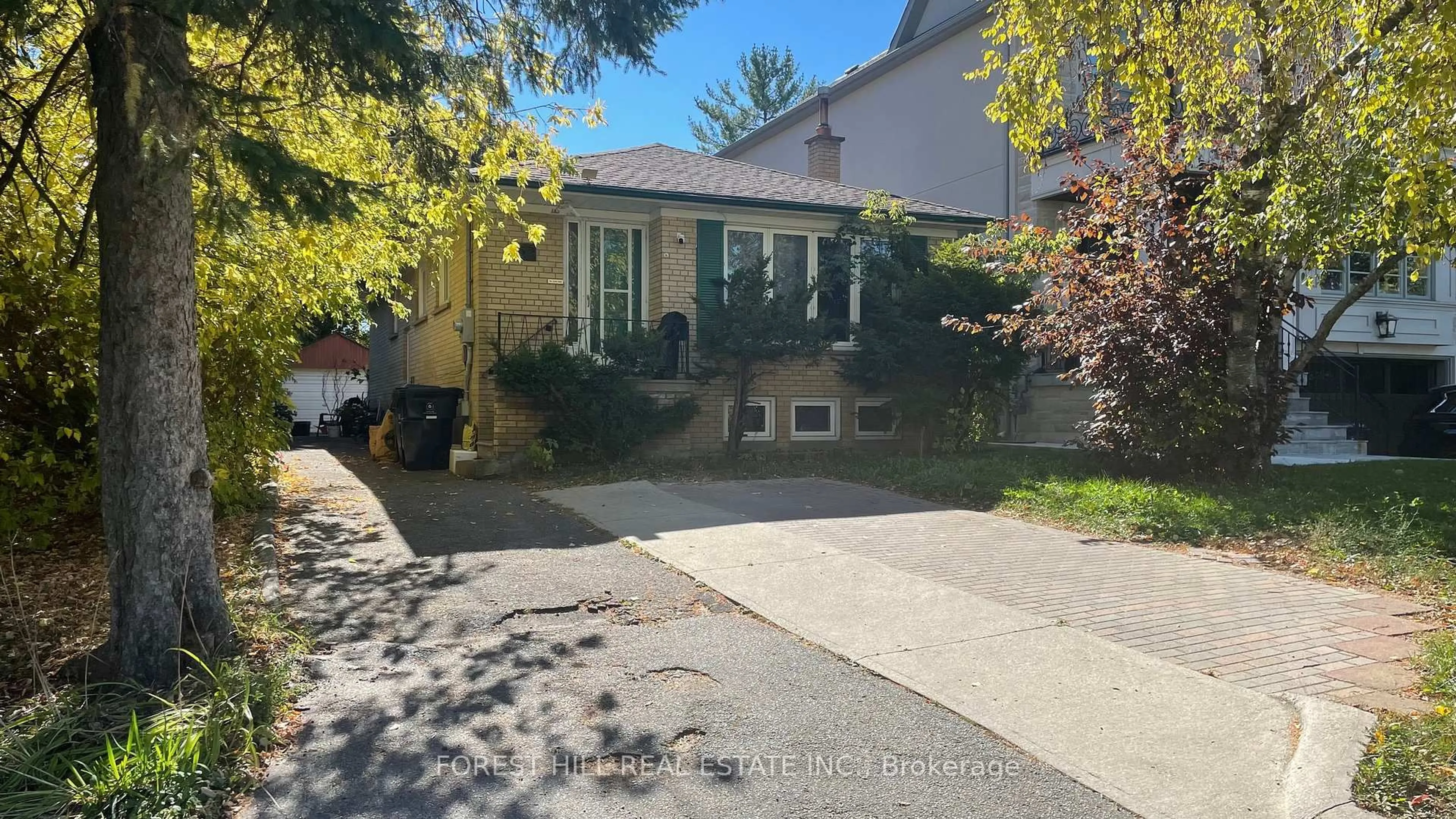 A pic from outside/outdoor area/front of a property/back of a property/a pic from drone, street for 155 Churchill Ave, Toronto Ontario M2N 1Z3