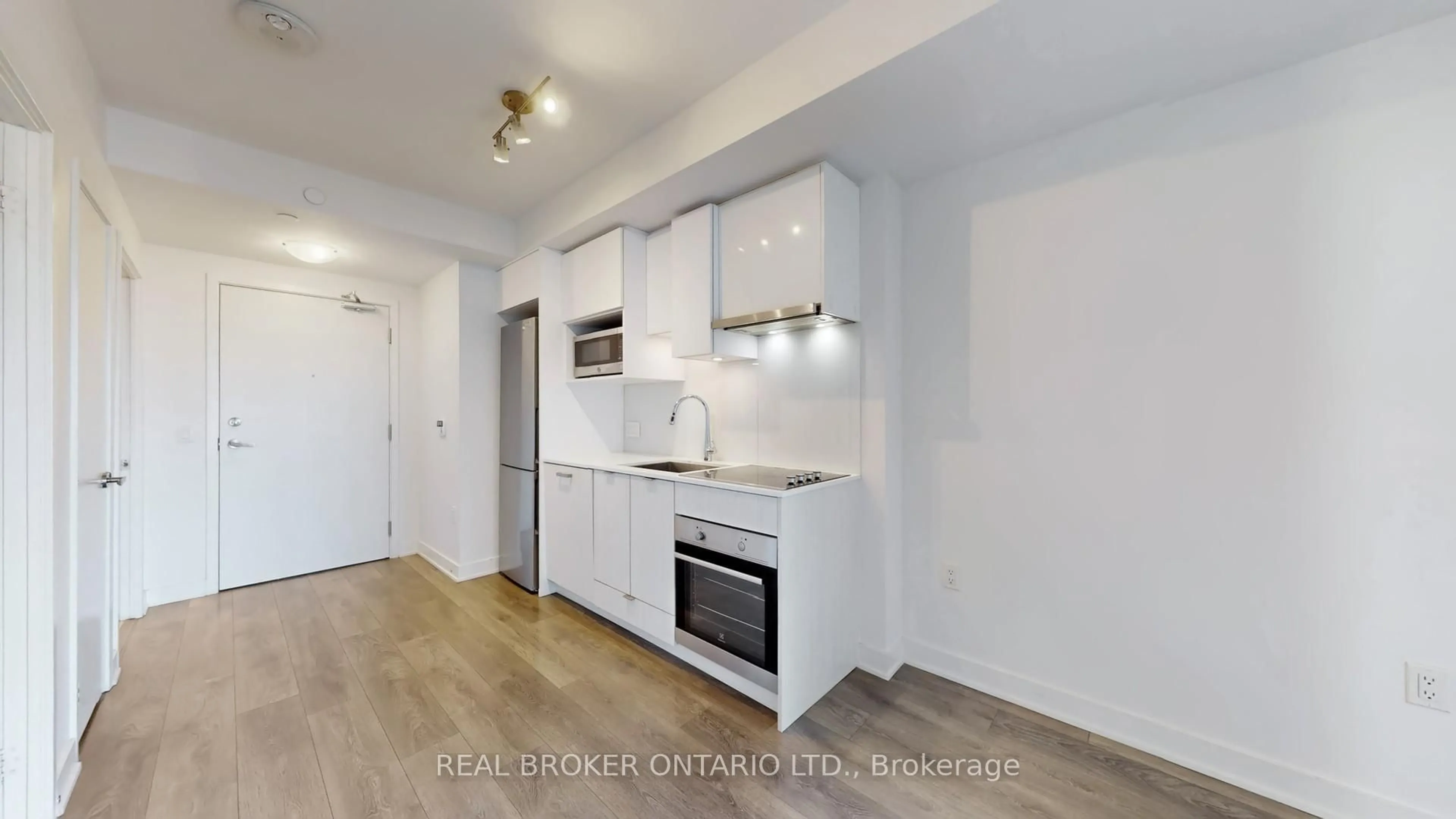 Standard kitchen, unknown for 195 Redpath Ave #2013, Toronto Ontario M4P 0E4