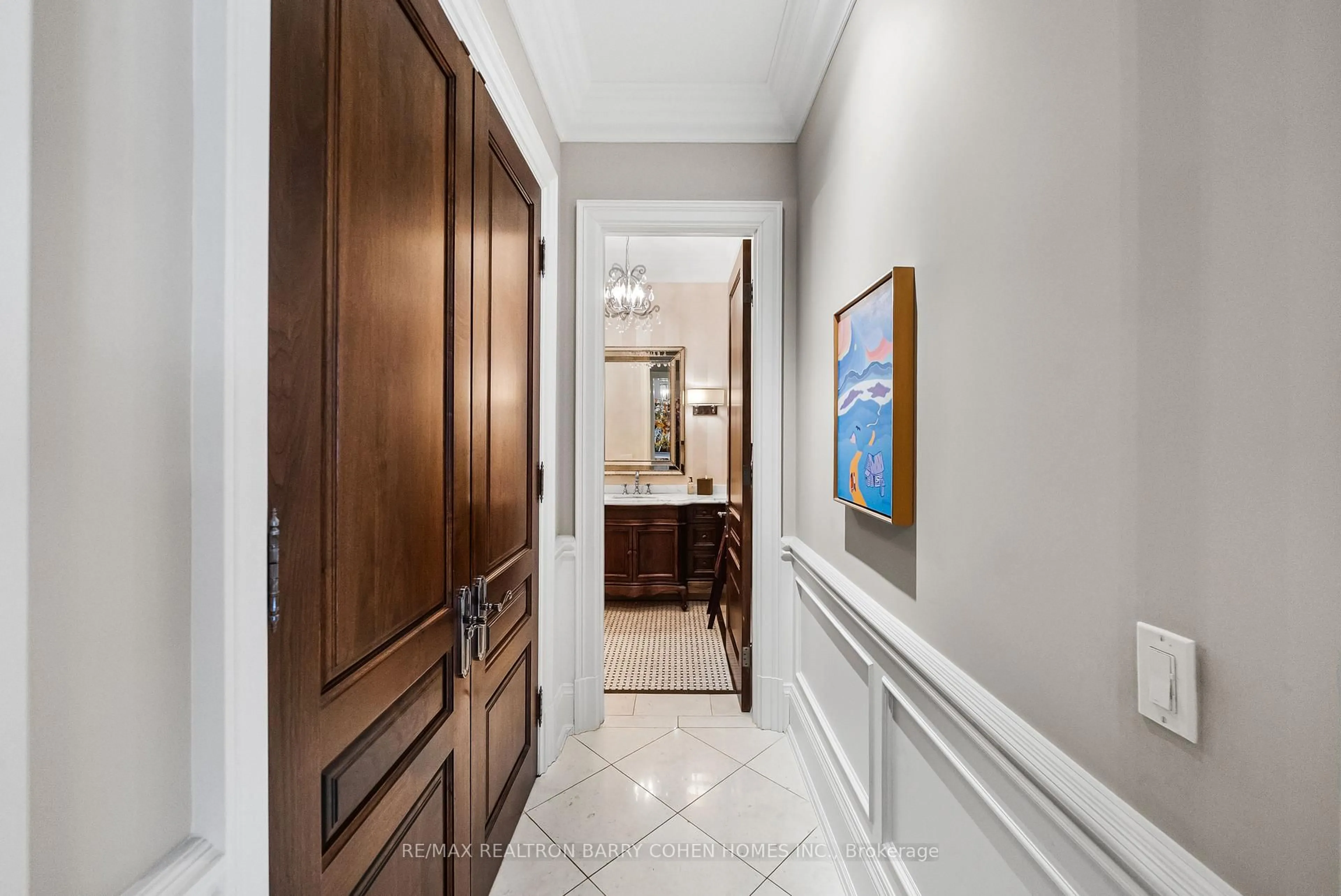 Indoor entryway for 268 St Leonards Ave, Toronto Ontario M4N 1L2