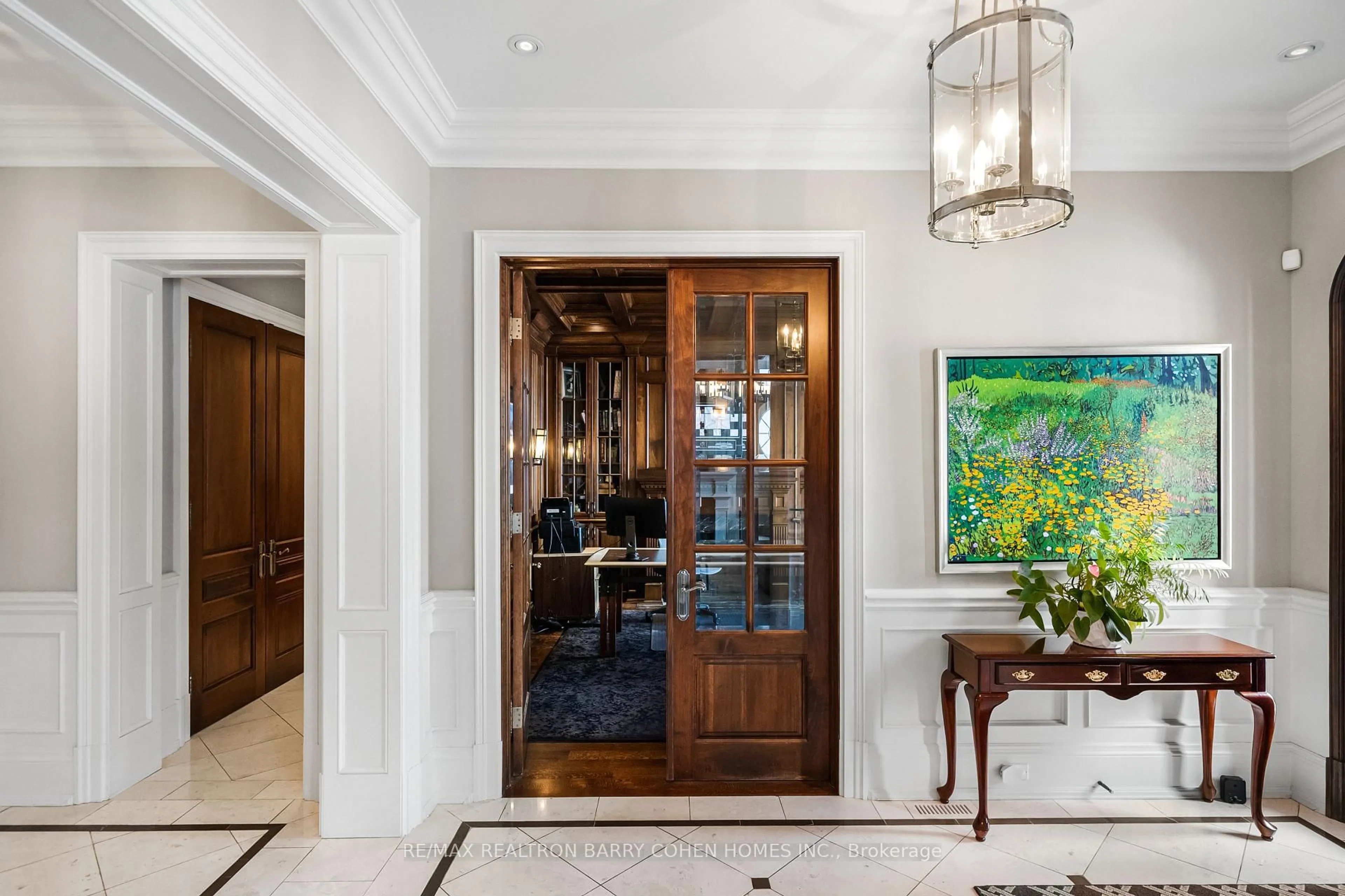 Indoor entryway for 268 St Leonards Ave, Toronto Ontario M4N 1L2